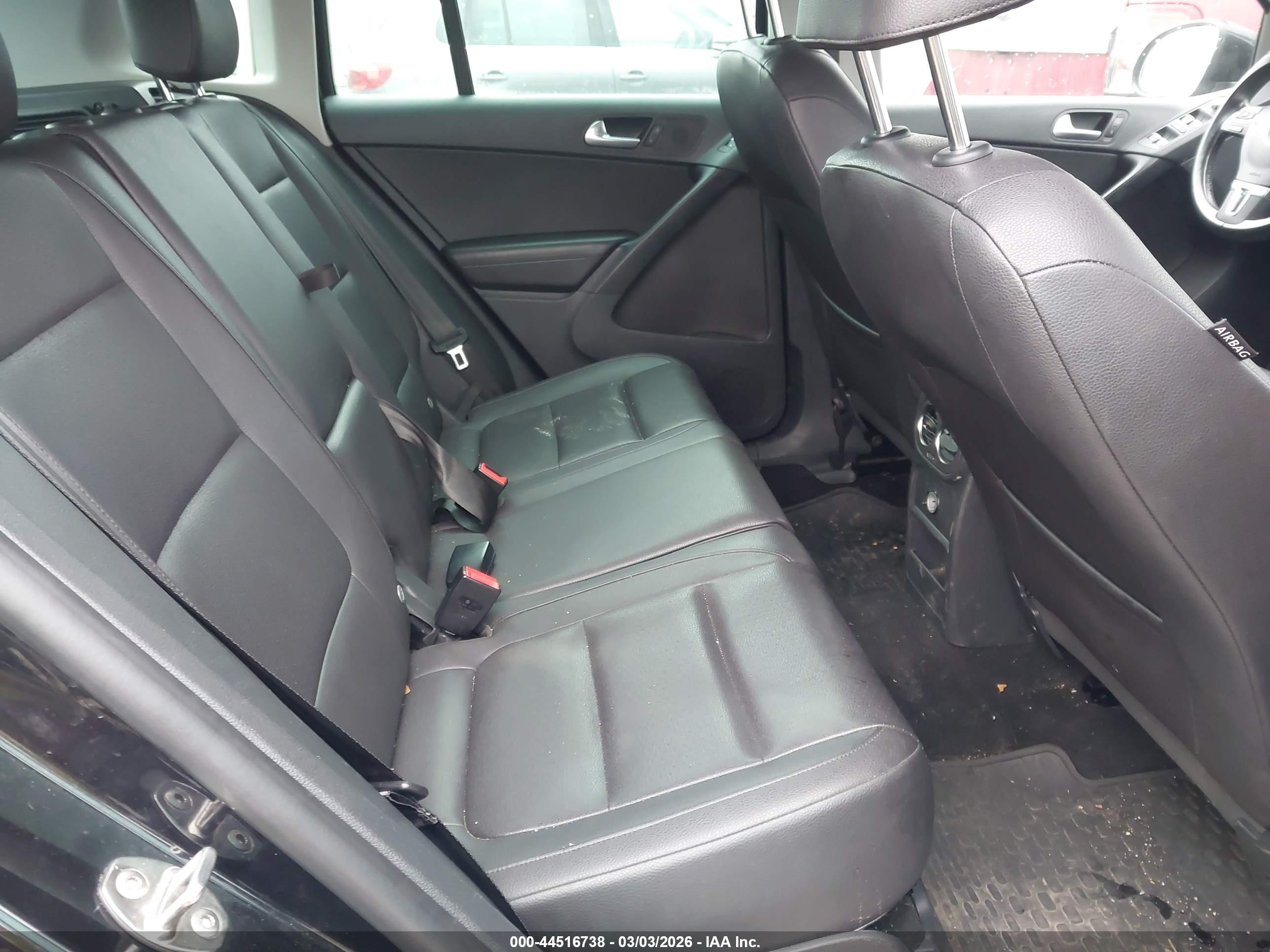 VOLKSWAGEN TIGUAN image 8