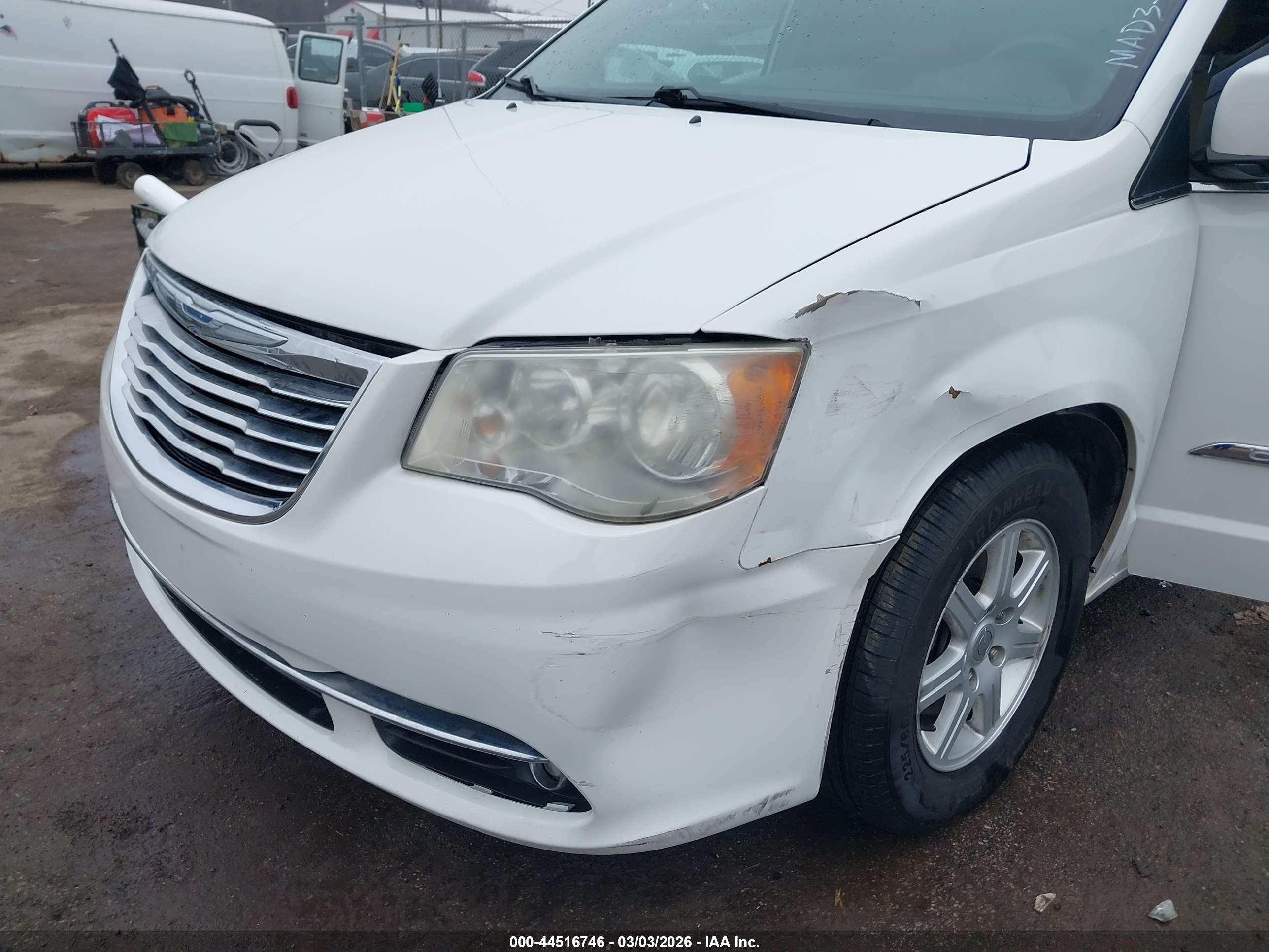 CHRYSLER TOWN image 6