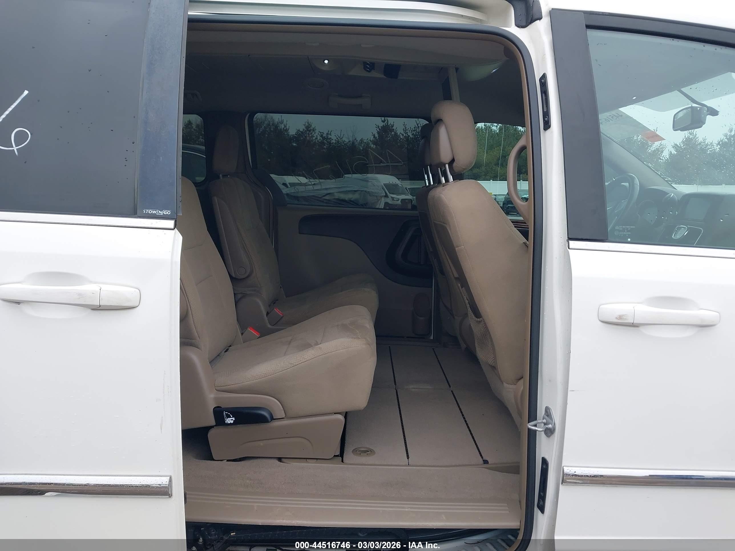 CHRYSLER TOWN image 8