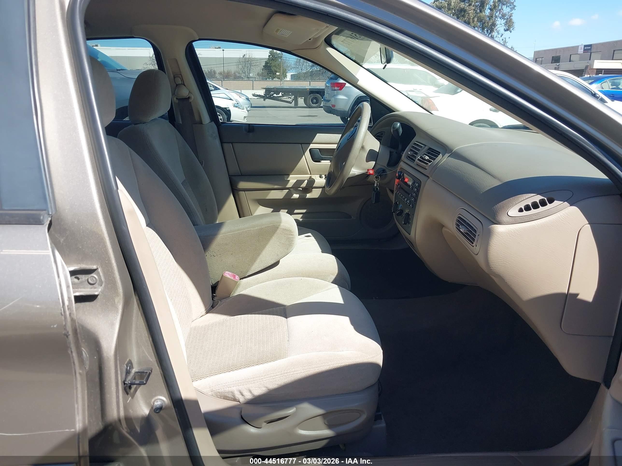 FORD TAURUS image 5
