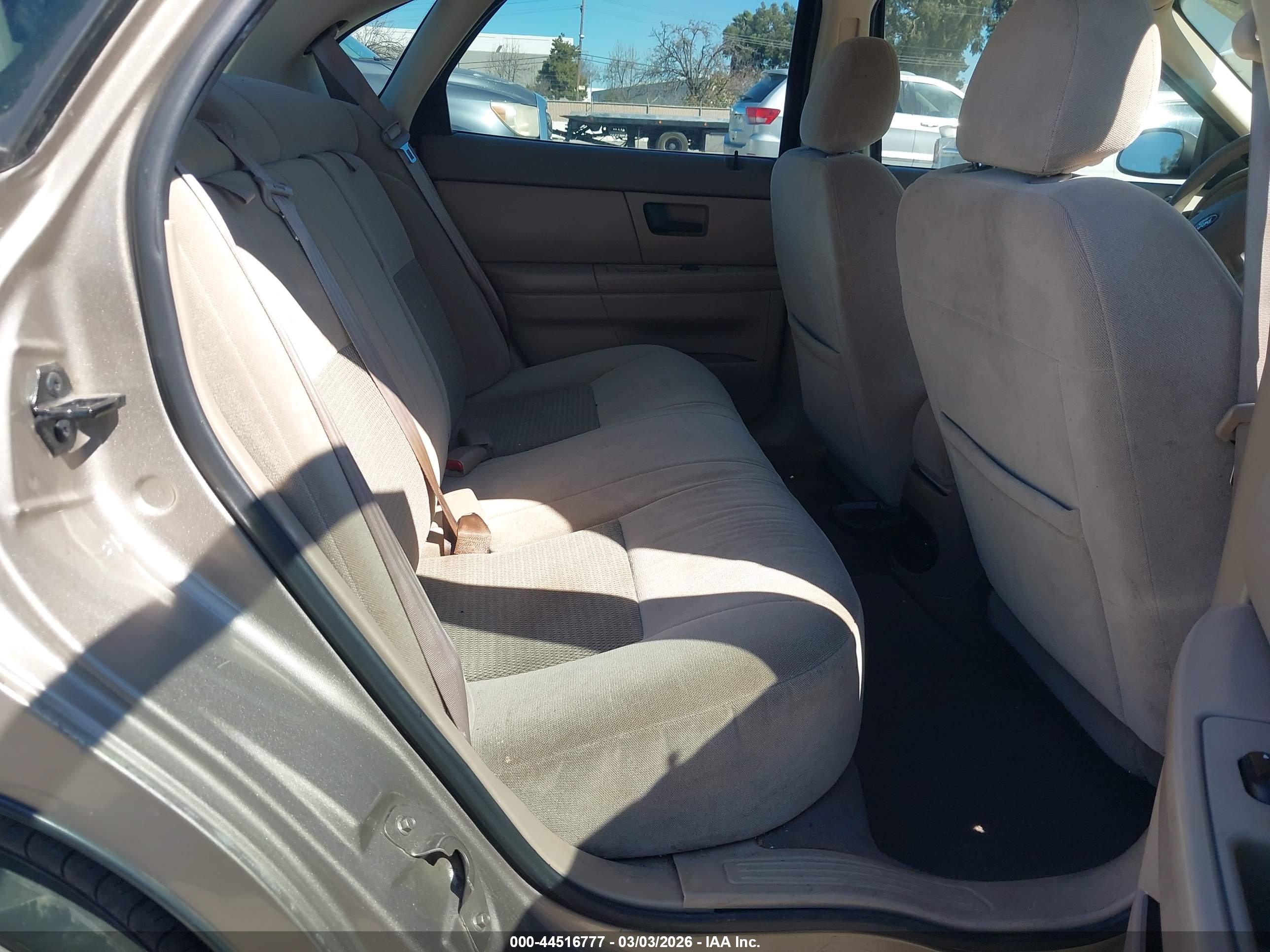 FORD TAURUS image 8