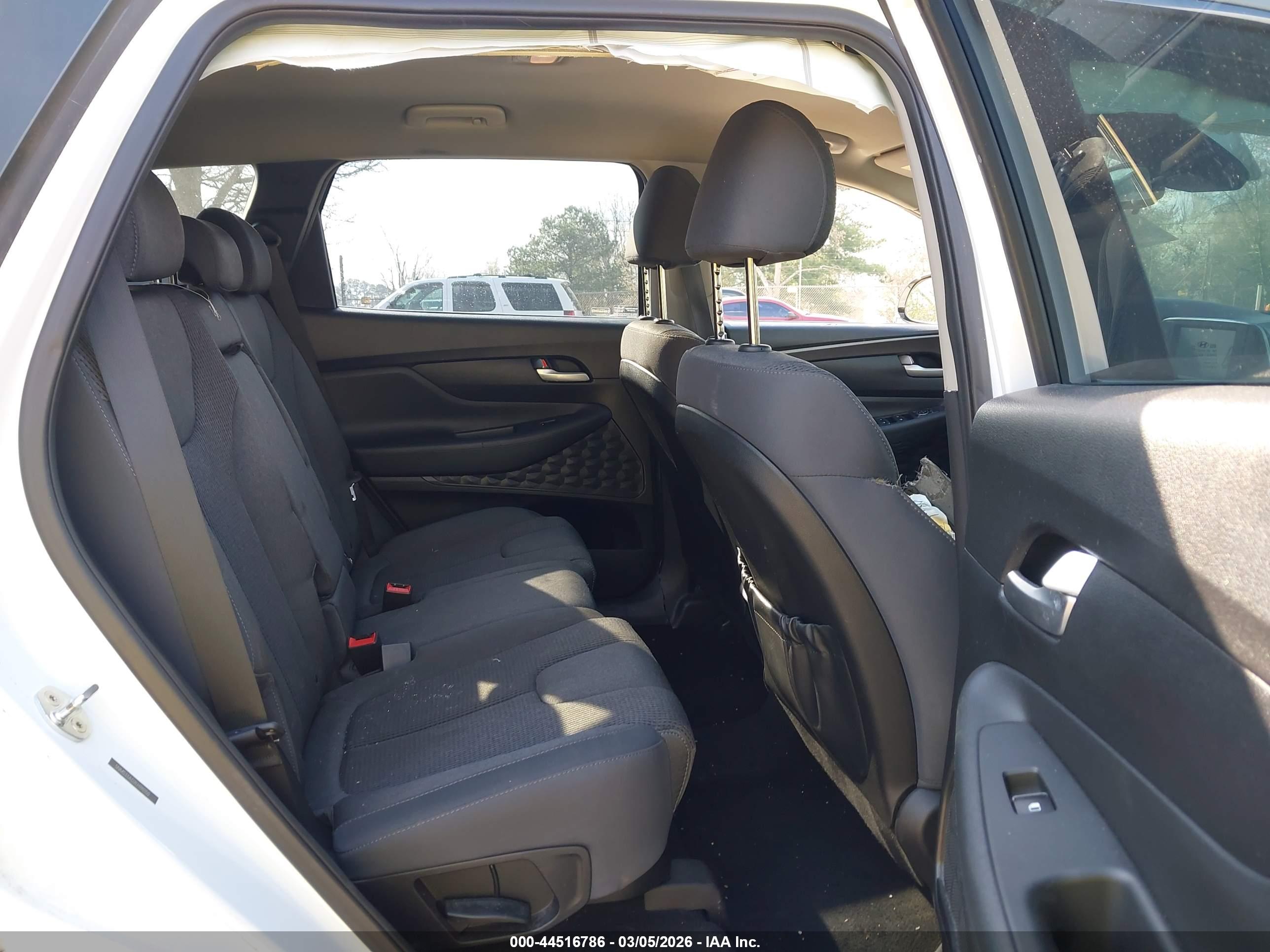 HYUNDAI SANTA image 8