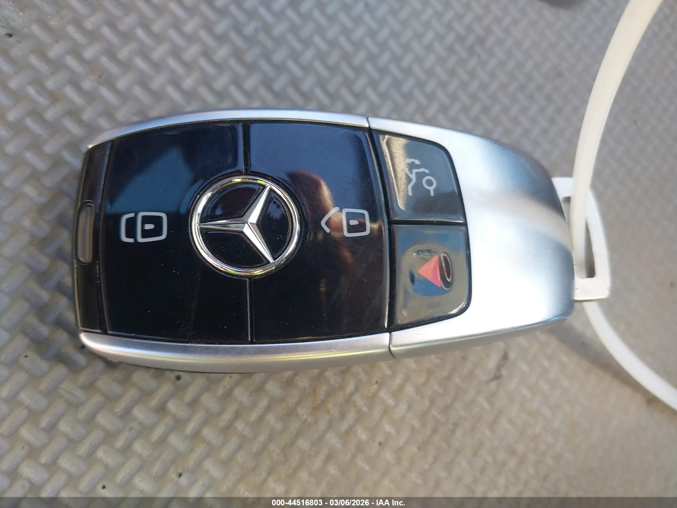 MERCEDES-BENZ E image 11