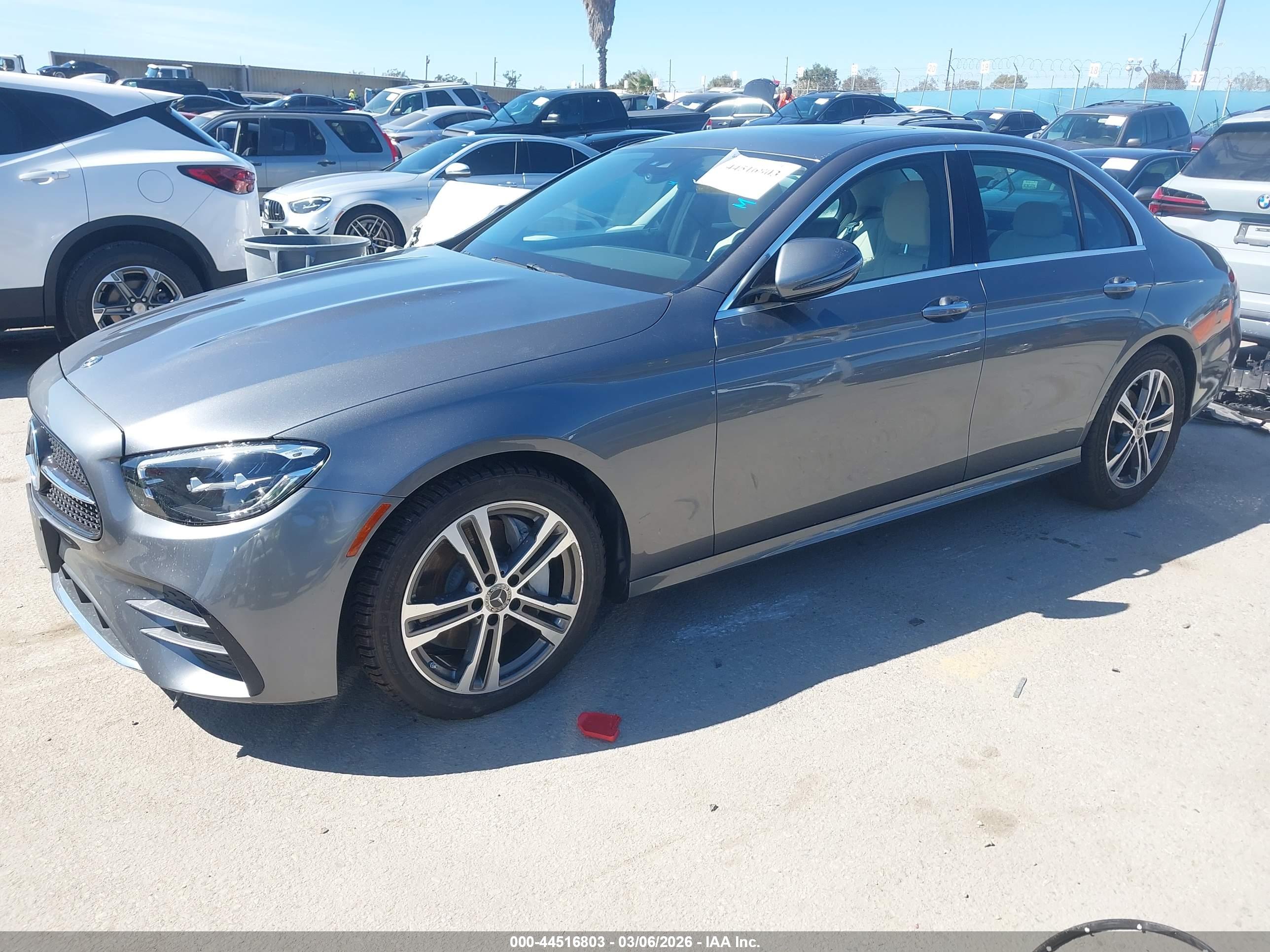 MERCEDES-BENZ E image 2