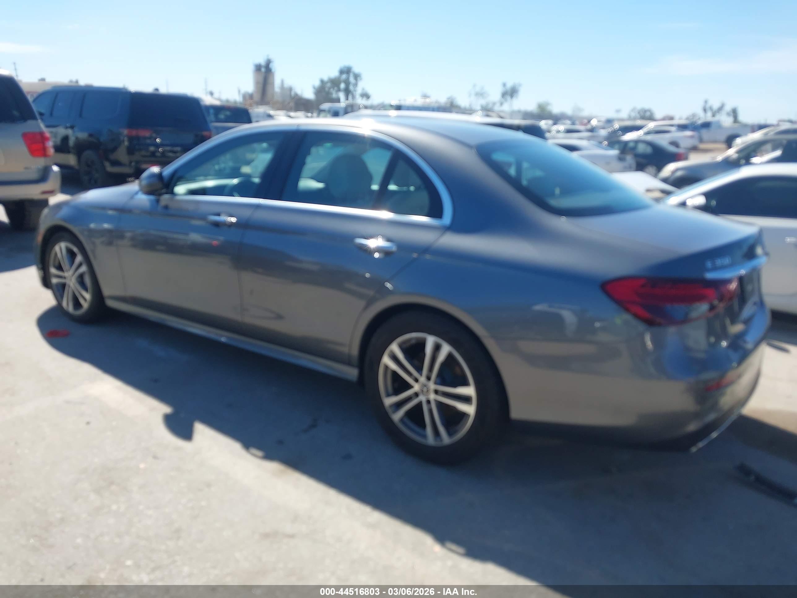 MERCEDES-BENZ E image 3