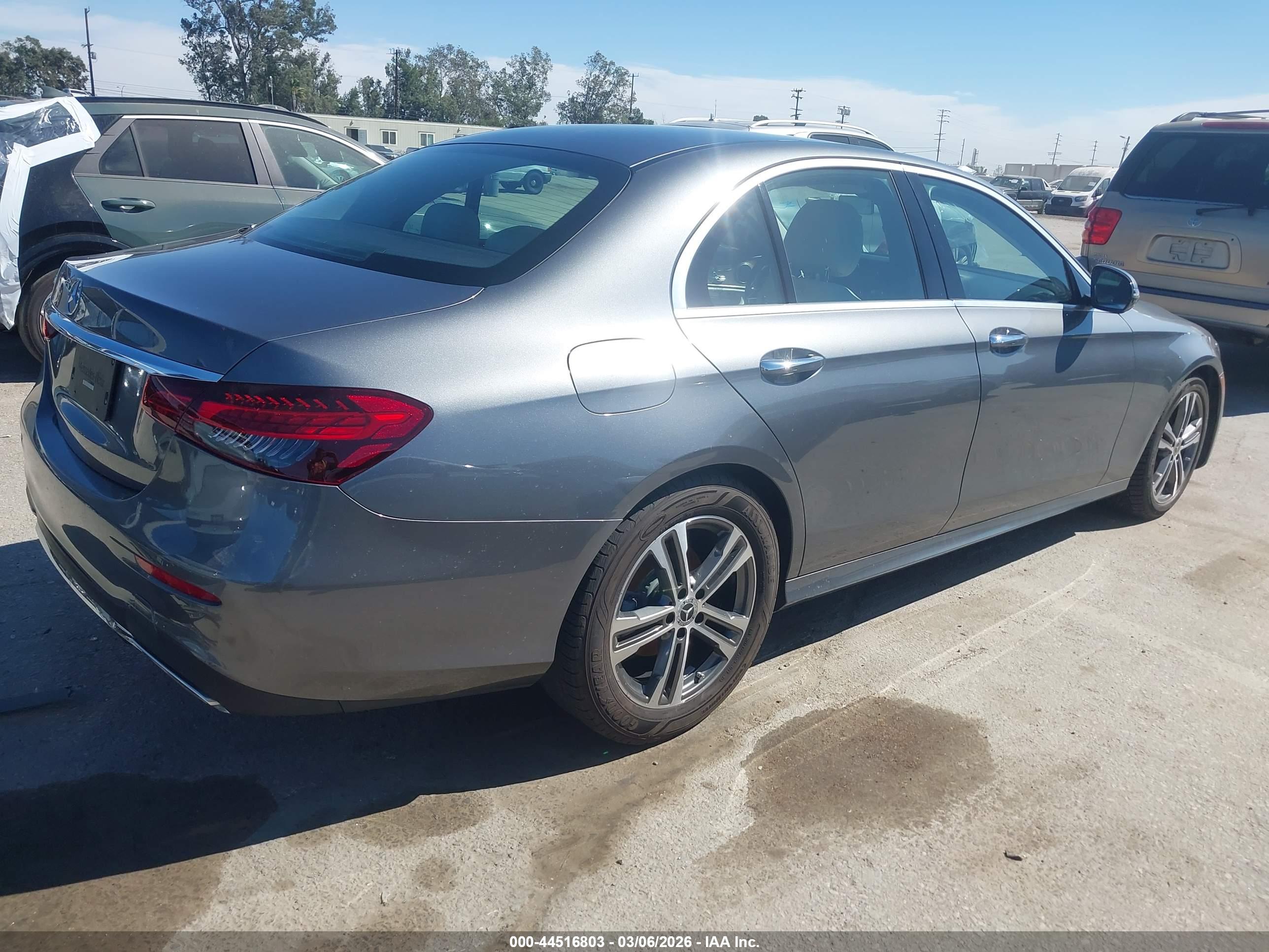 MERCEDES-BENZ E image 4