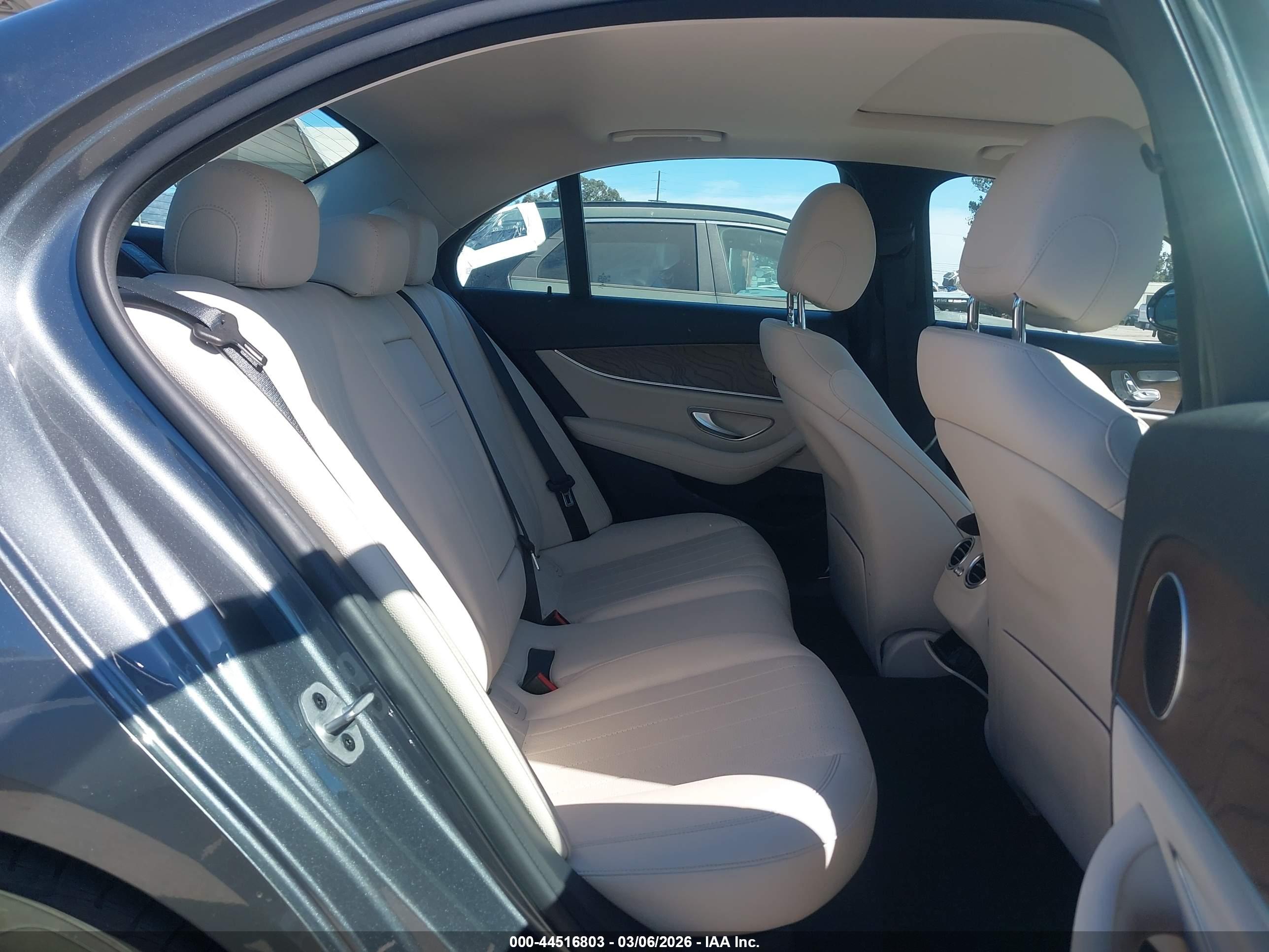 MERCEDES-BENZ E image 8