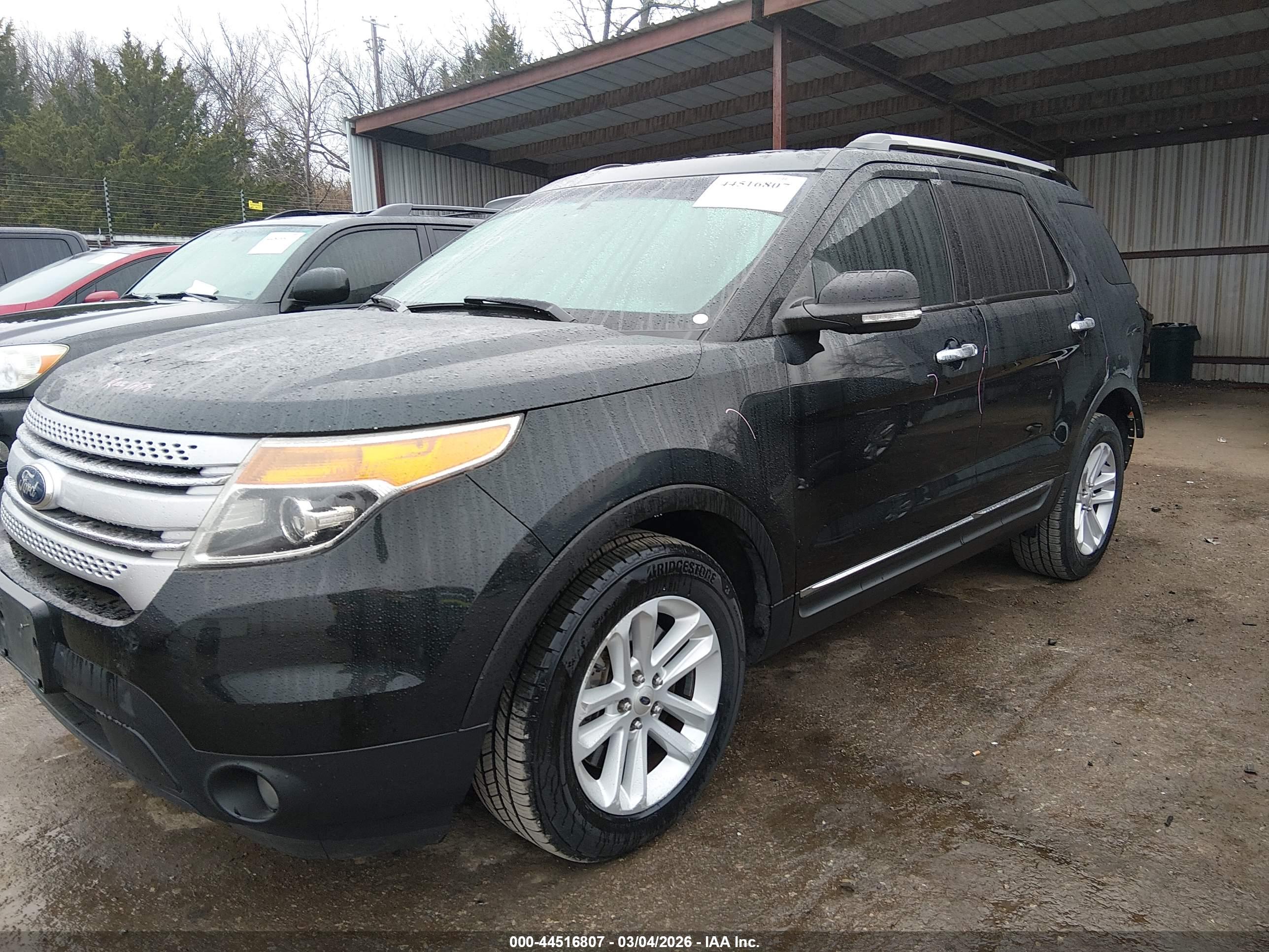 FORD EXPLORER image 2