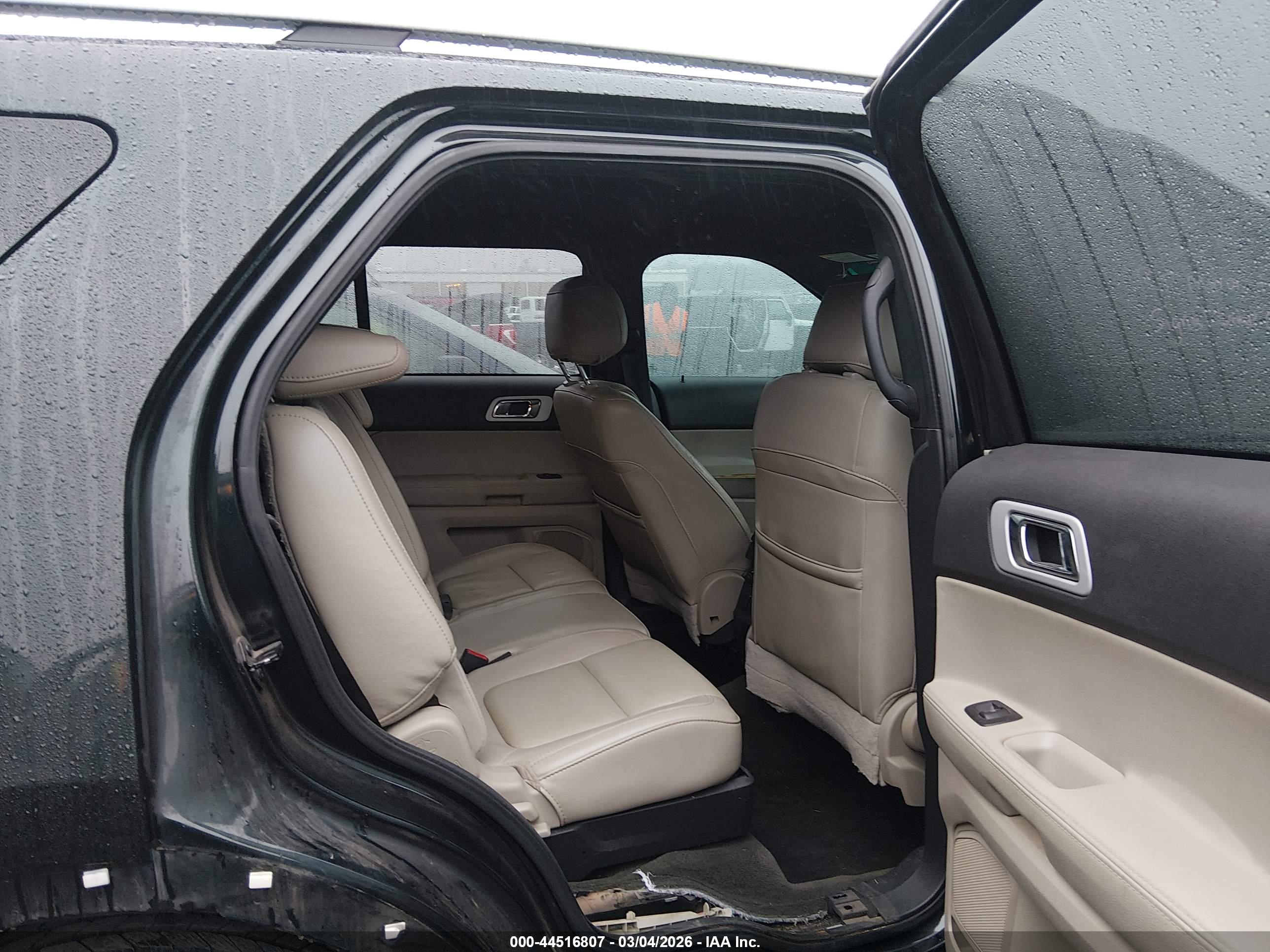 FORD EXPLORER image 8