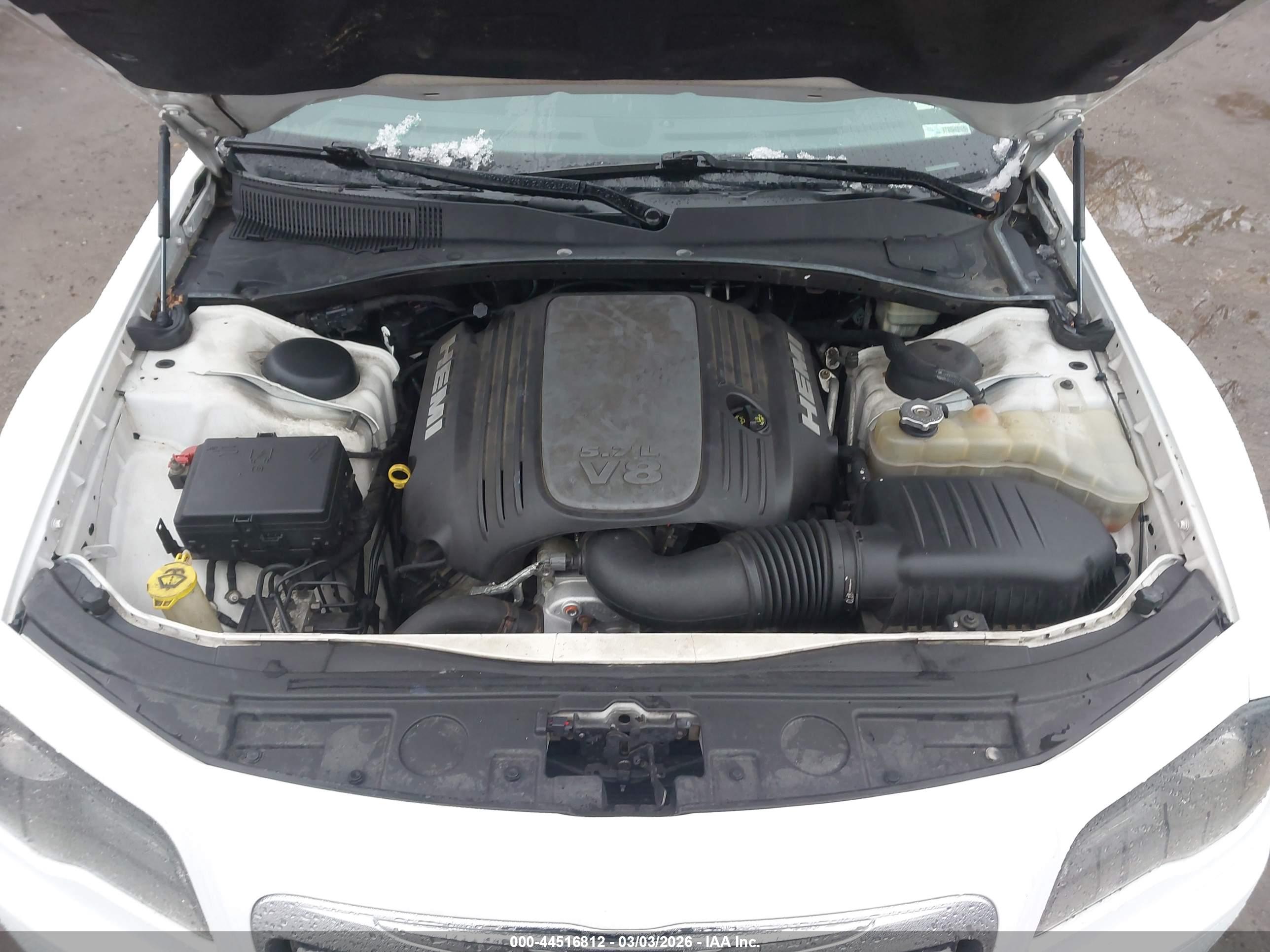 CHRYSLER 300 image 10