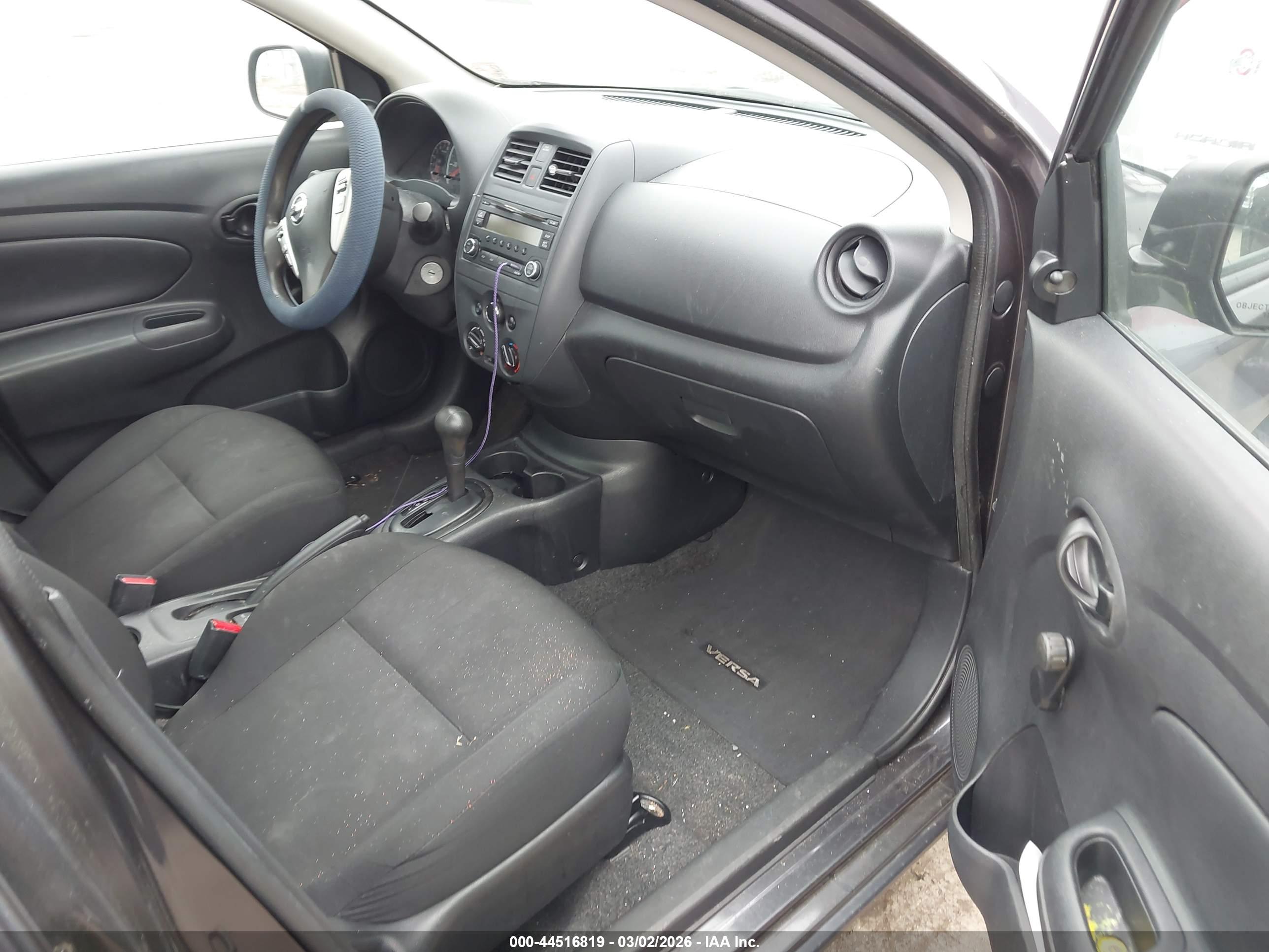 NISSAN VERSA image 5
