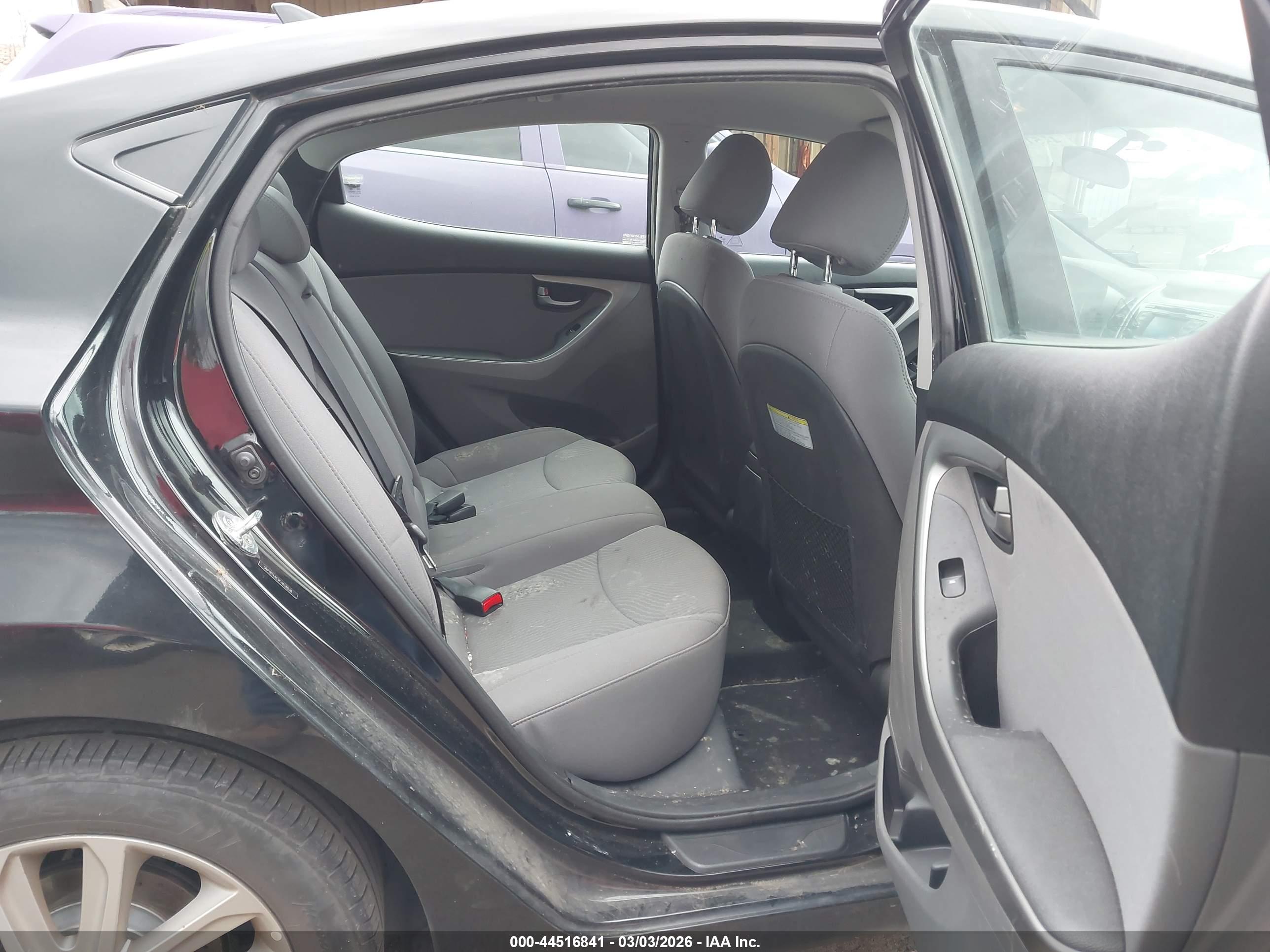 HYUNDAI ELANTRA image 8