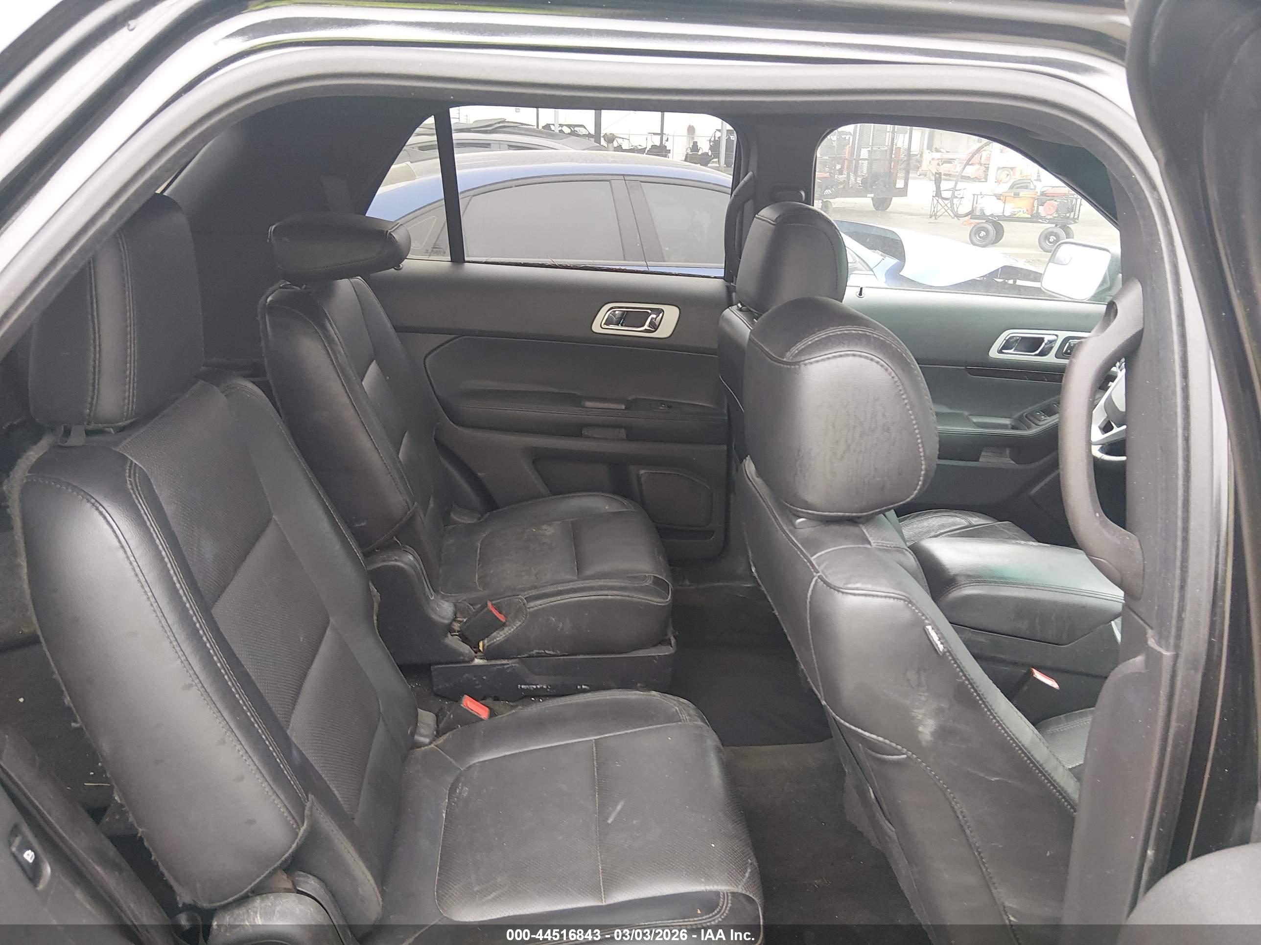 FORD EXPLORER image 8