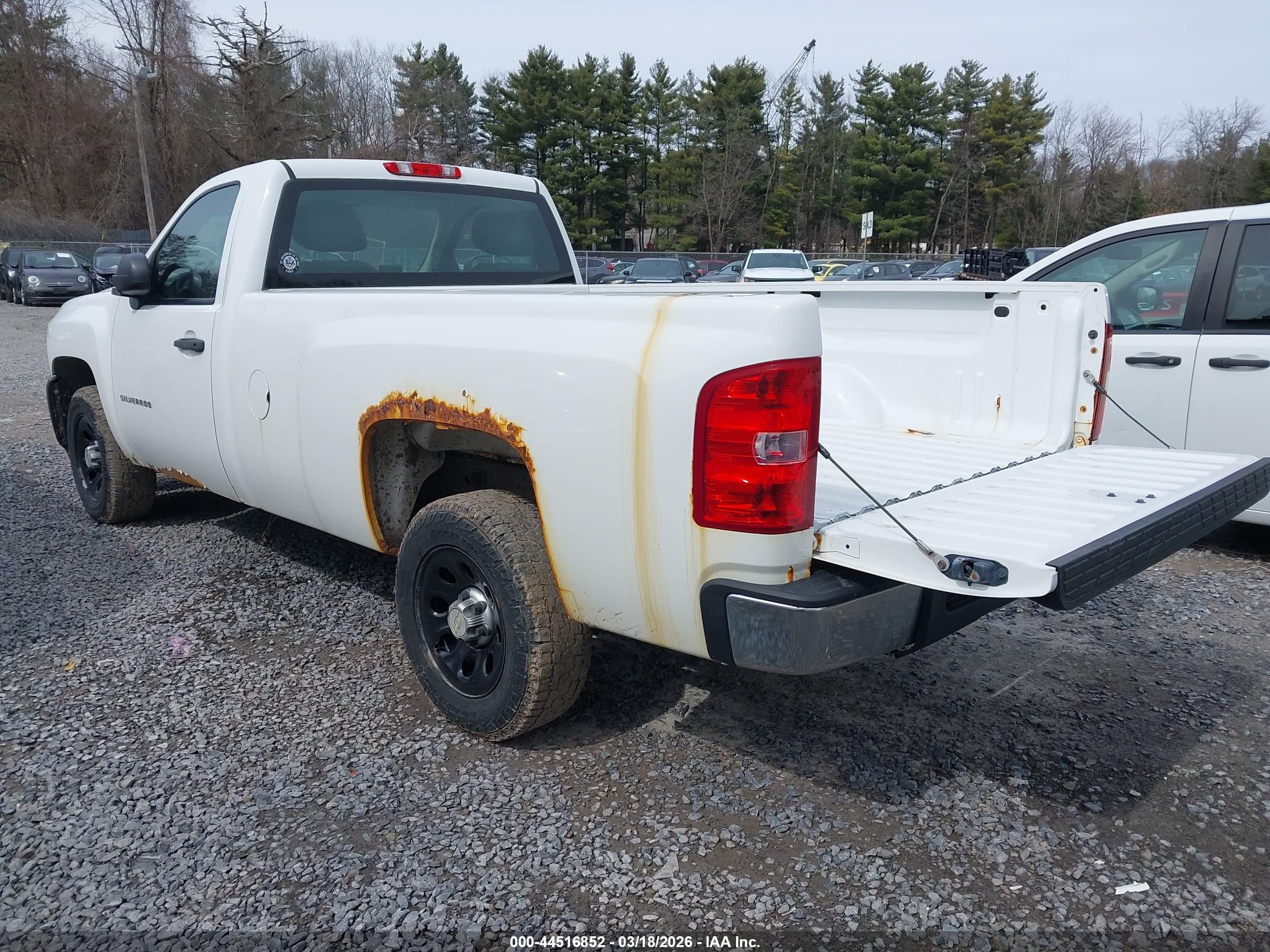 CHEVROLET SILVERADO image 3