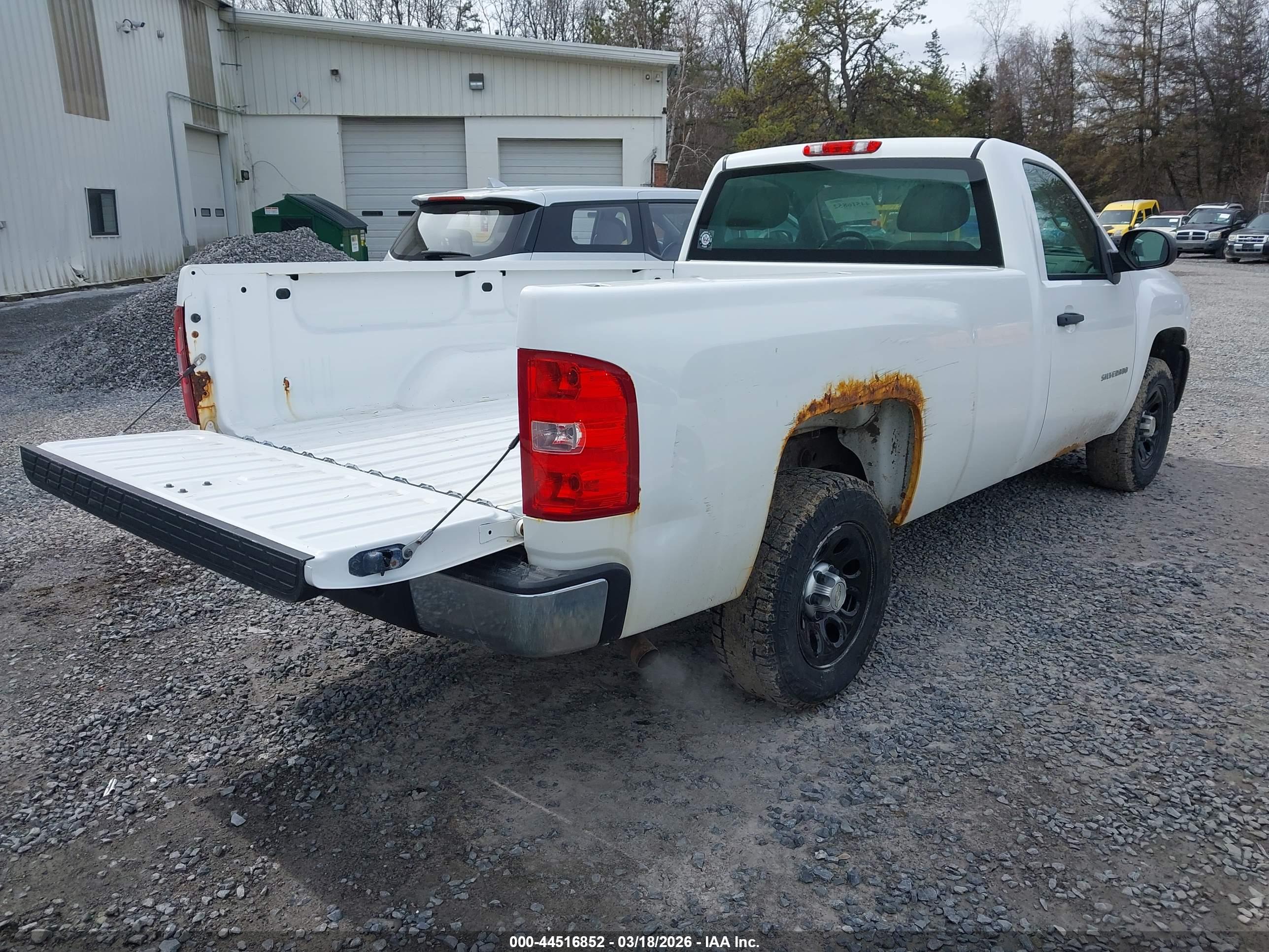 CHEVROLET SILVERADO image 4