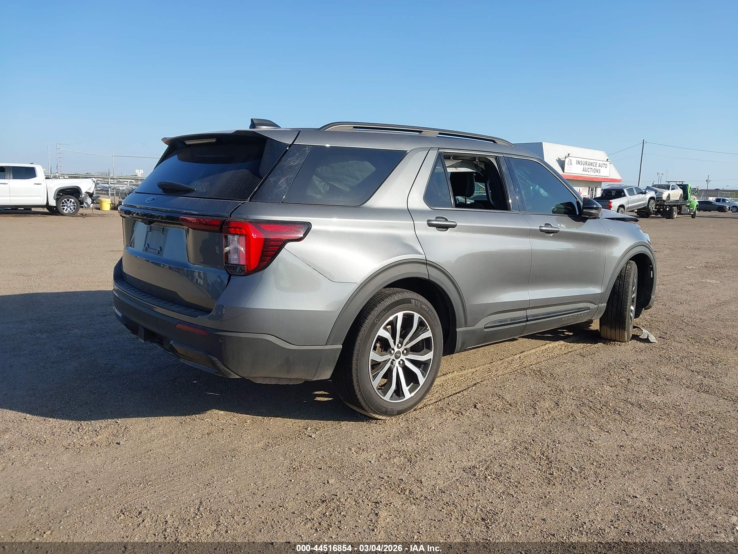 FORD EXPLORER image 4