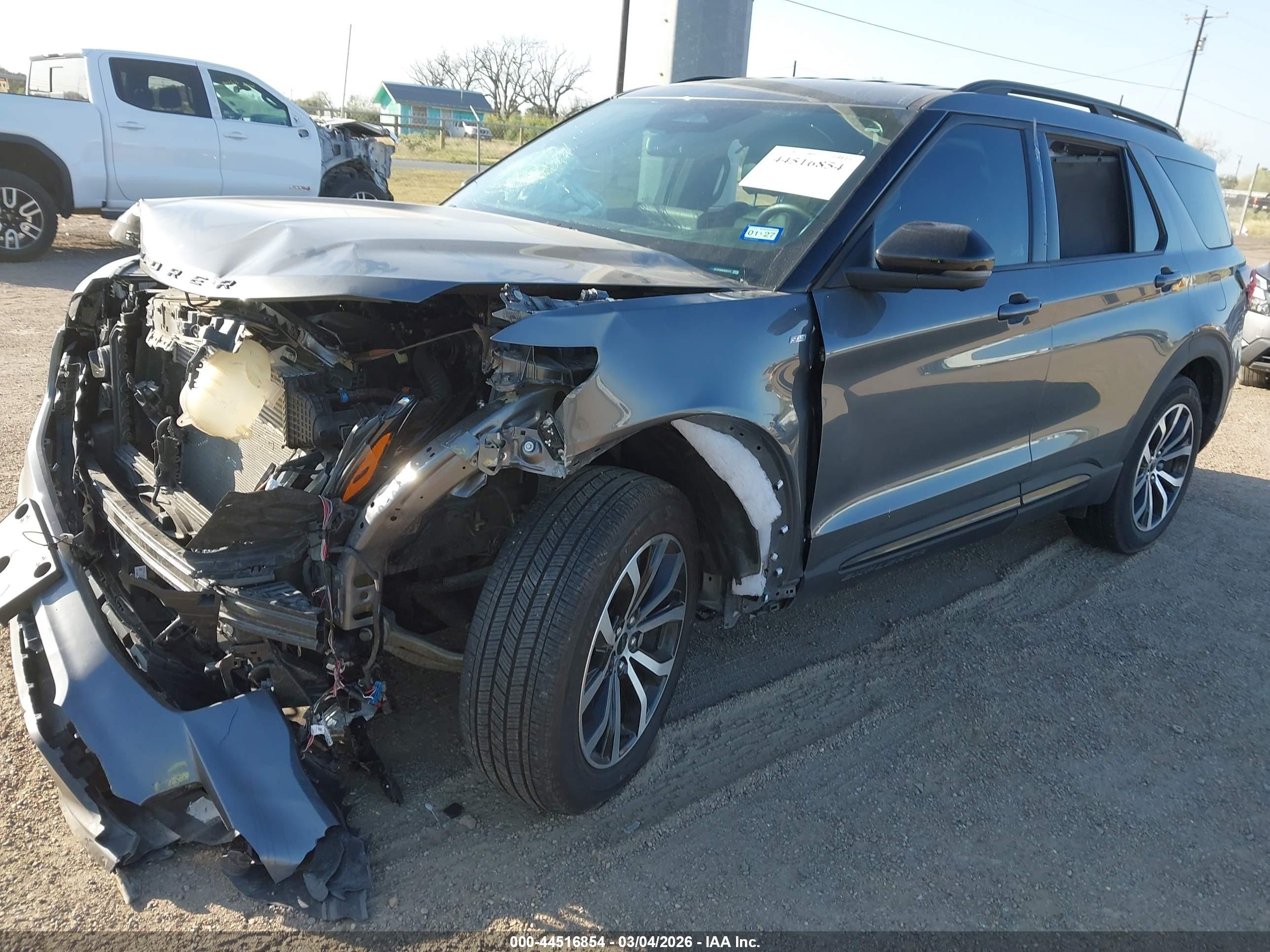 FORD EXPLORER image 6