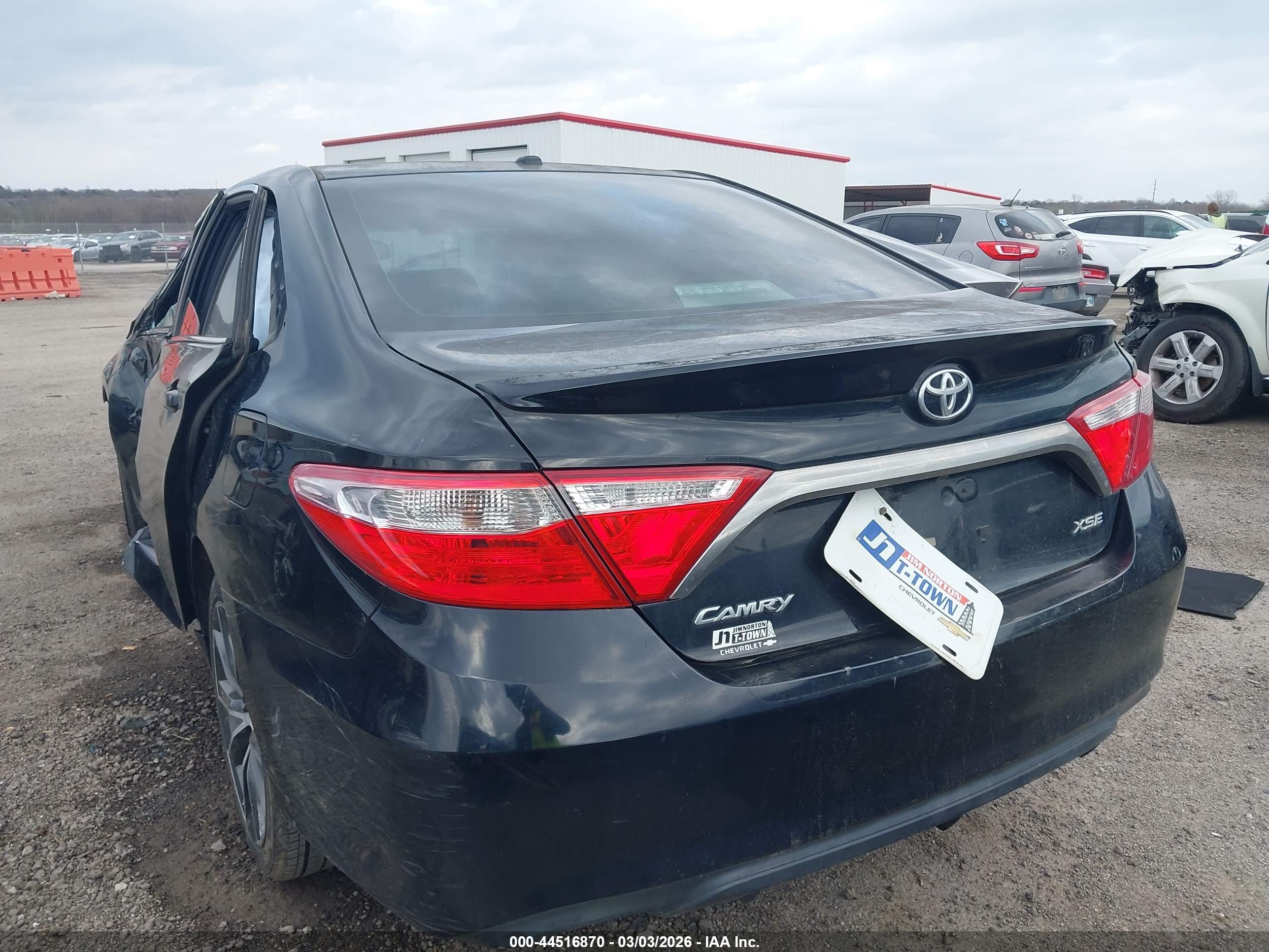 TOYOTA CAMRY image 3