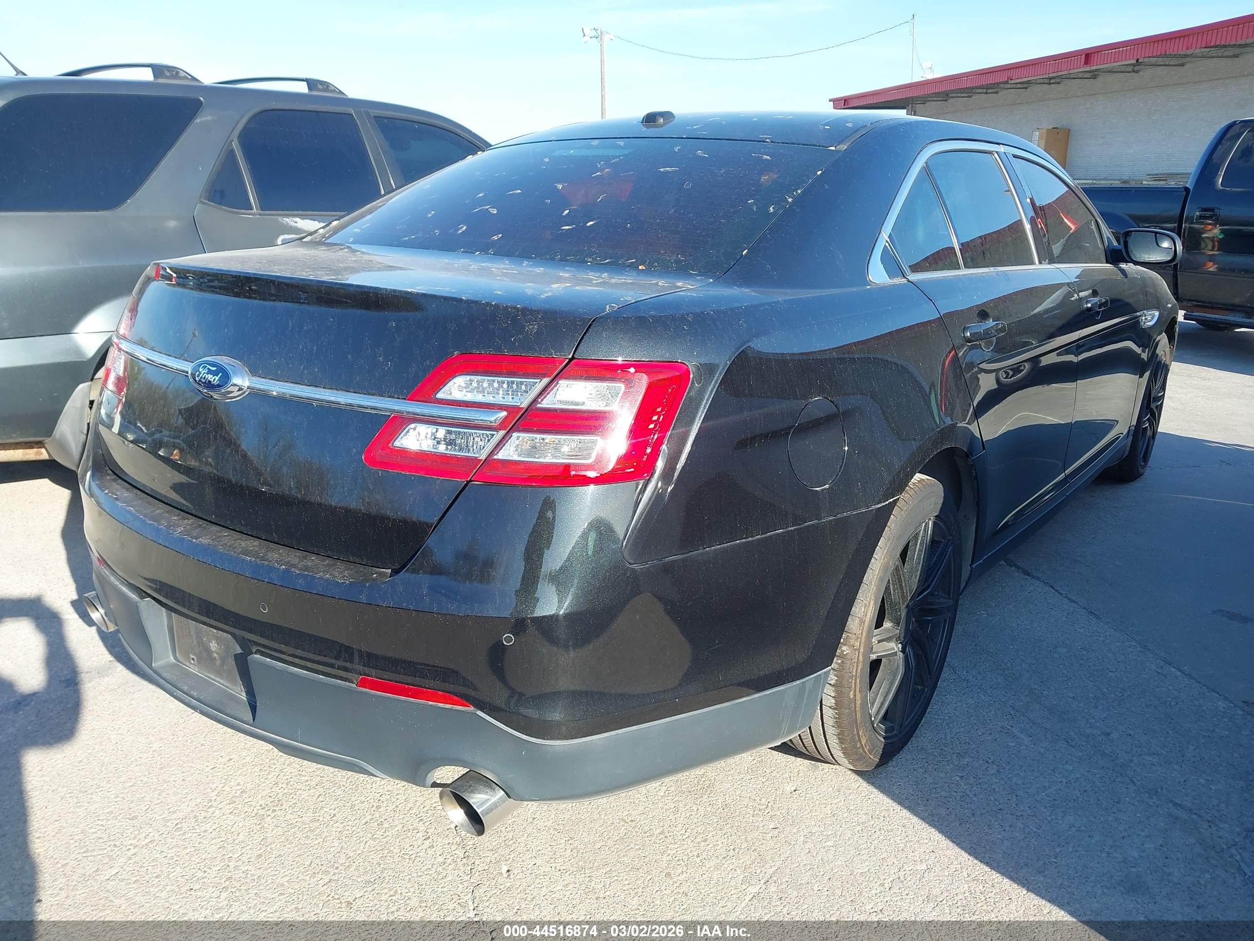 FORD TAURUS image 4