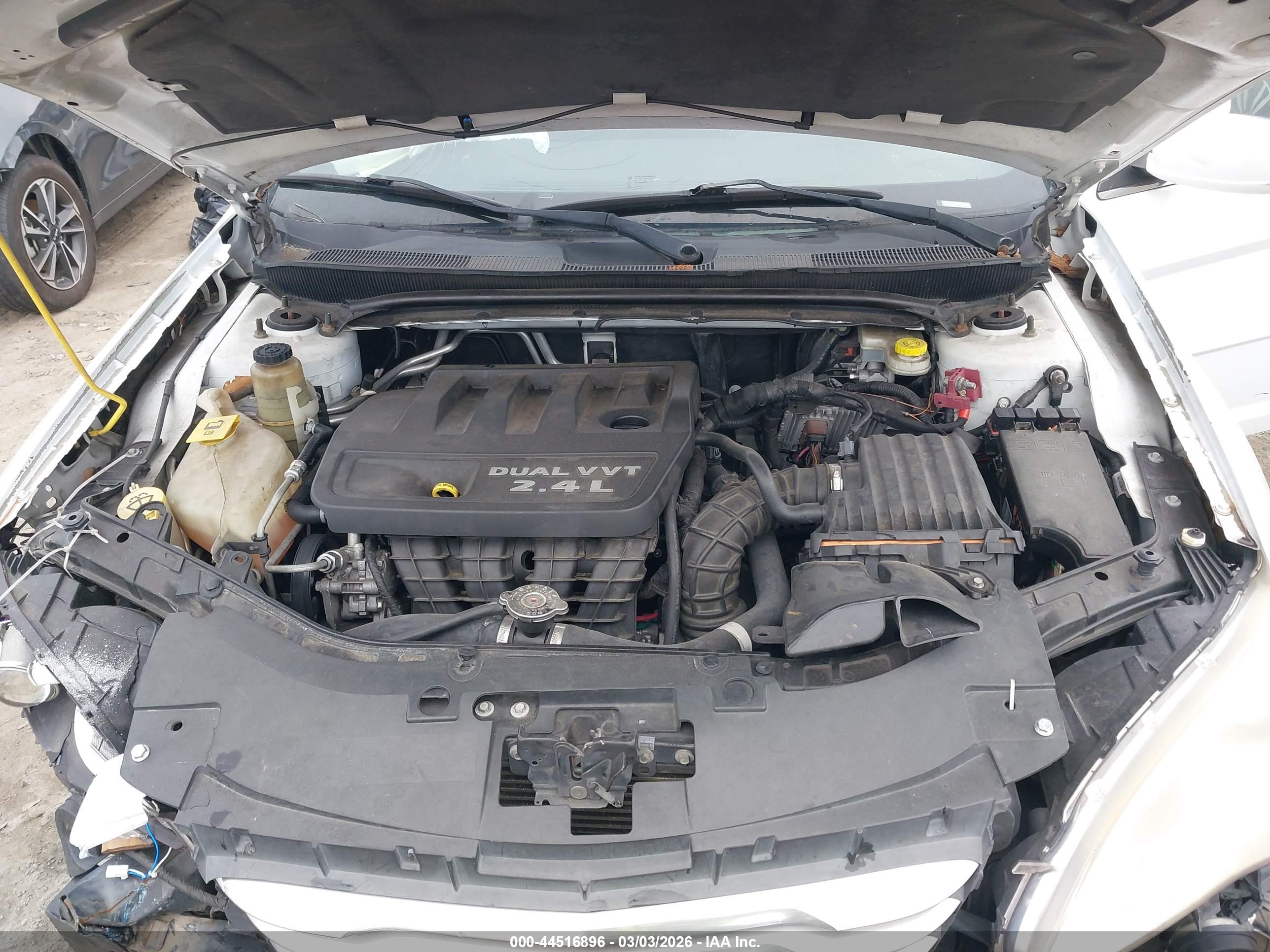 CHRYSLER 200 image 10