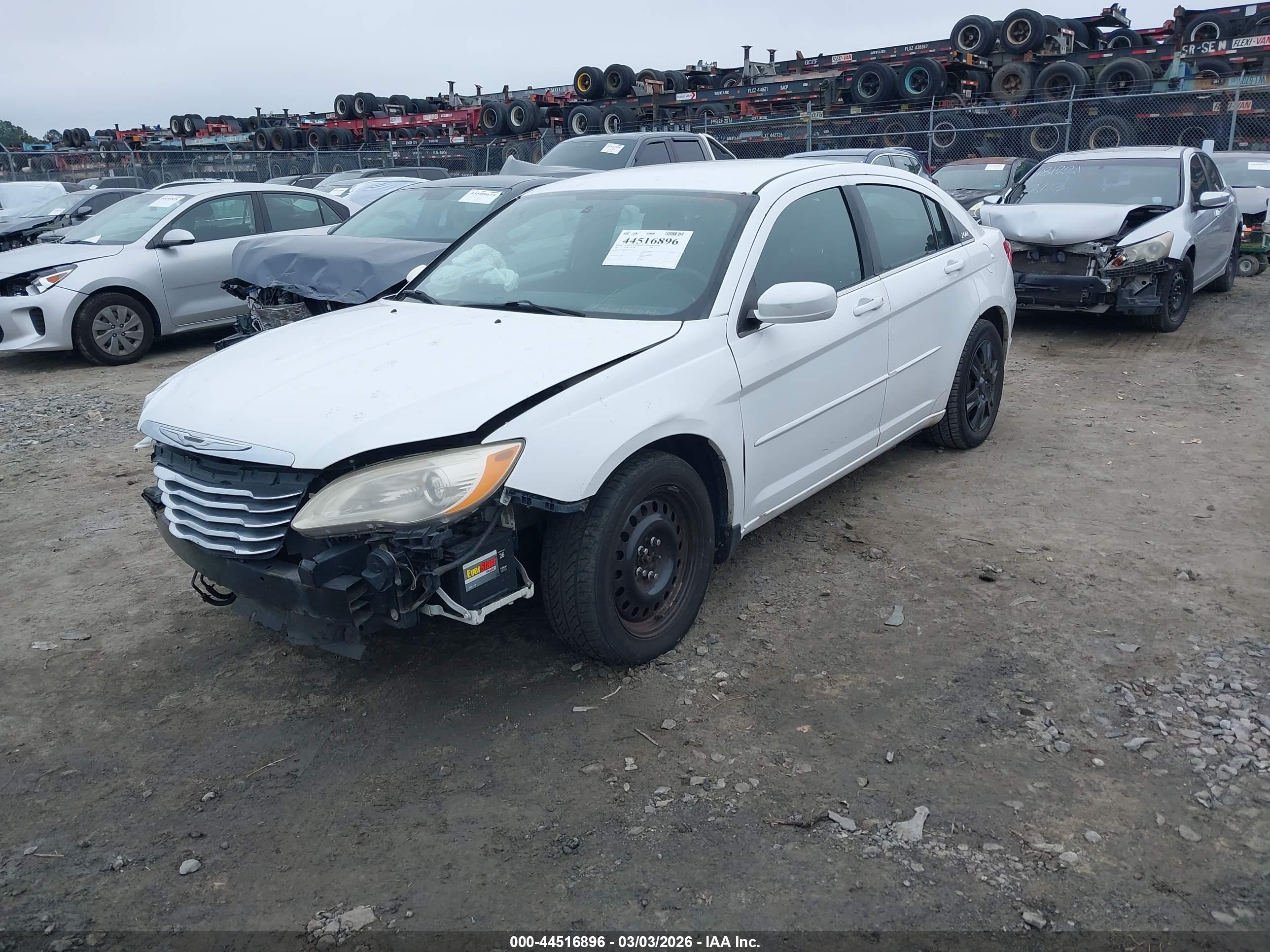 CHRYSLER 200 image 2