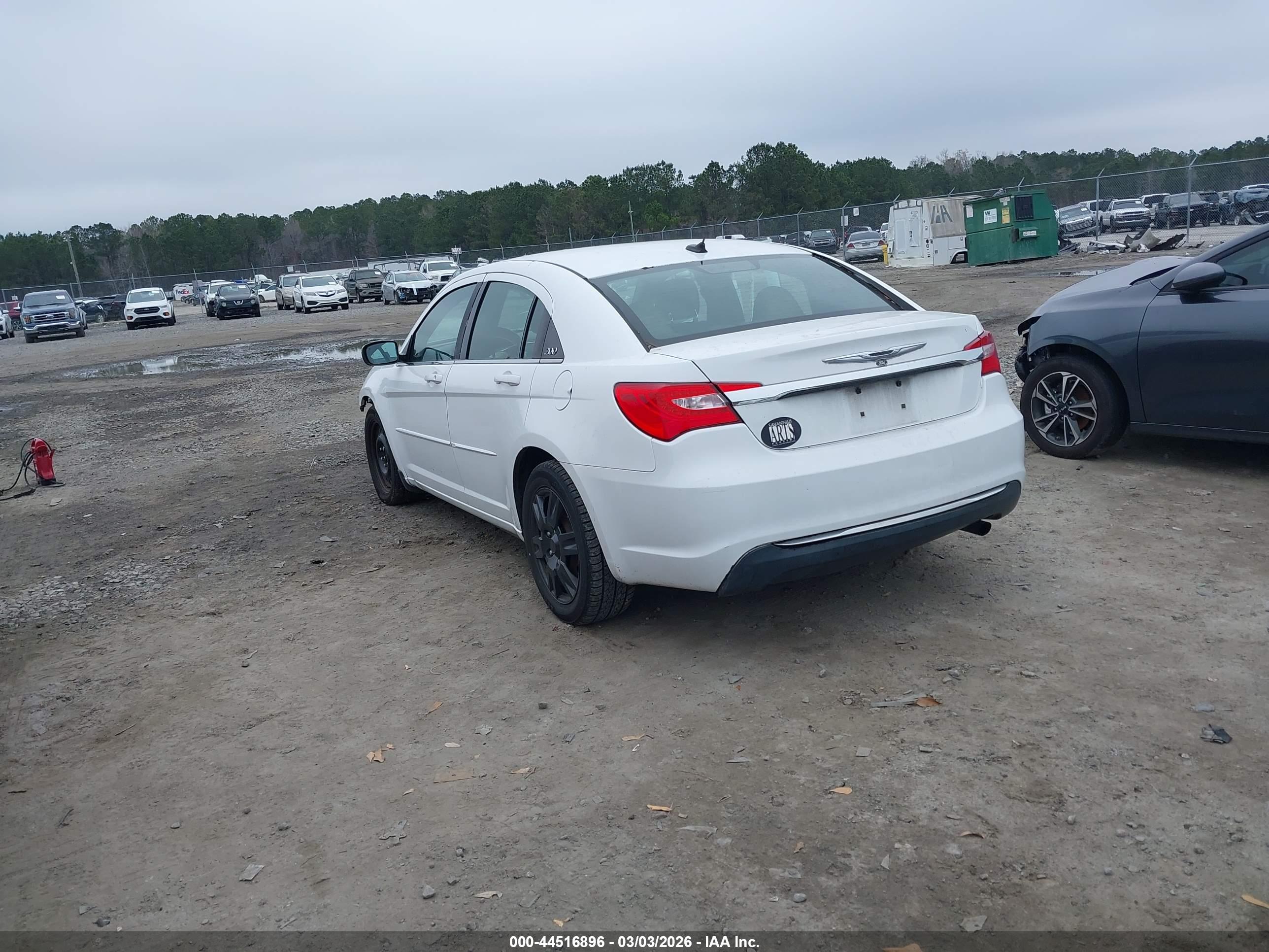 CHRYSLER 200 image 3