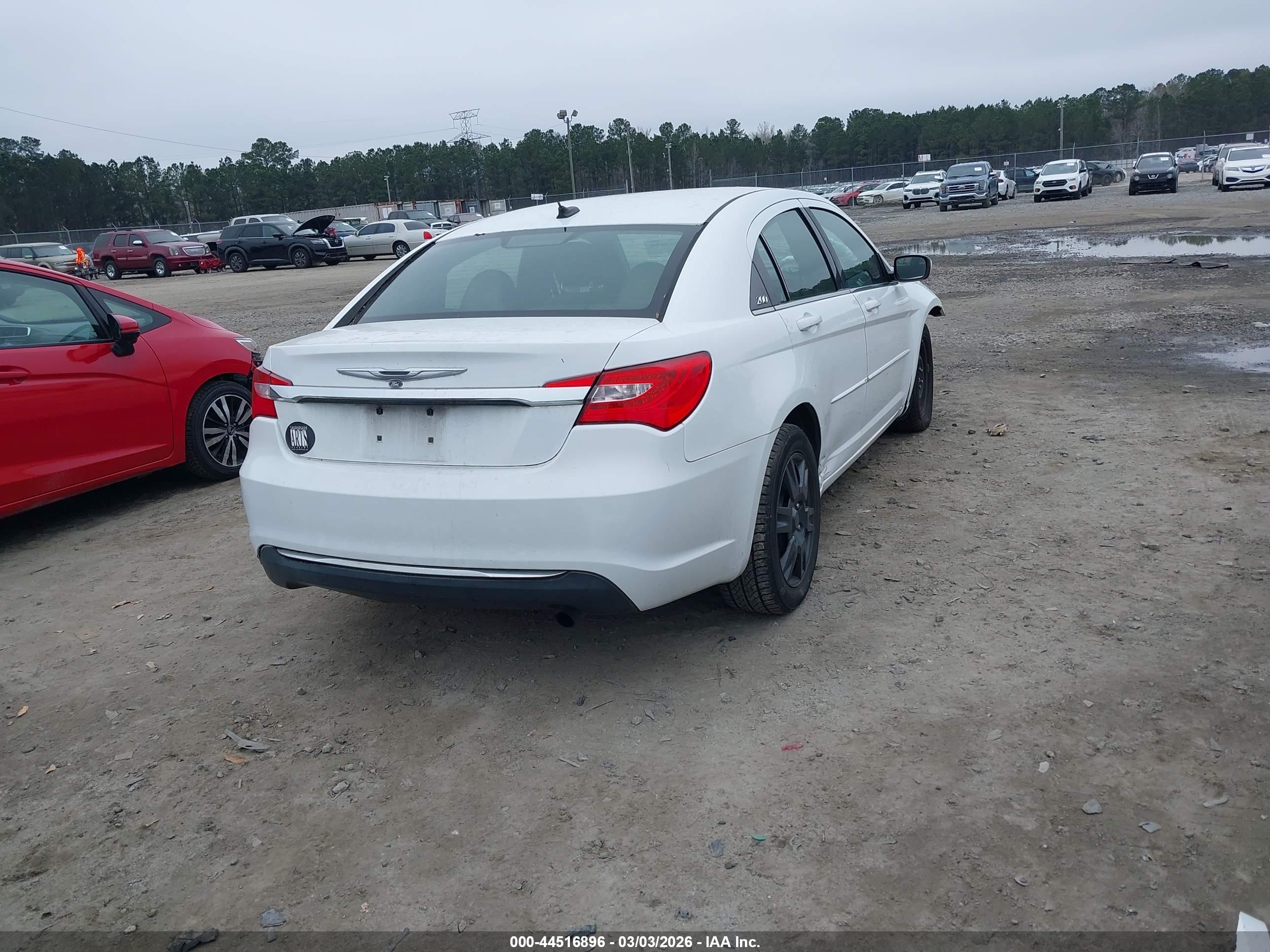 CHRYSLER 200 image 4
