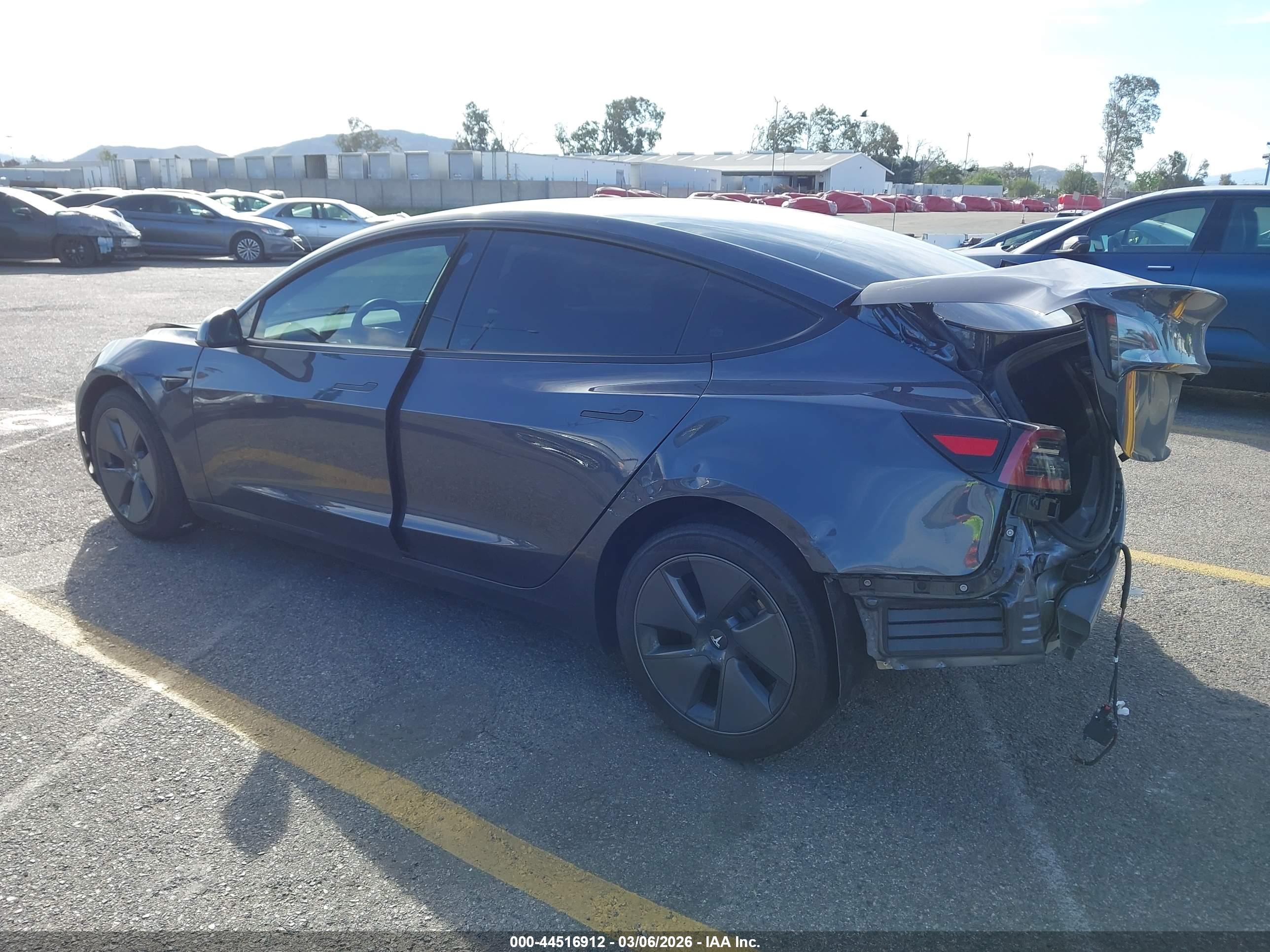 TESLA MODEL image 3