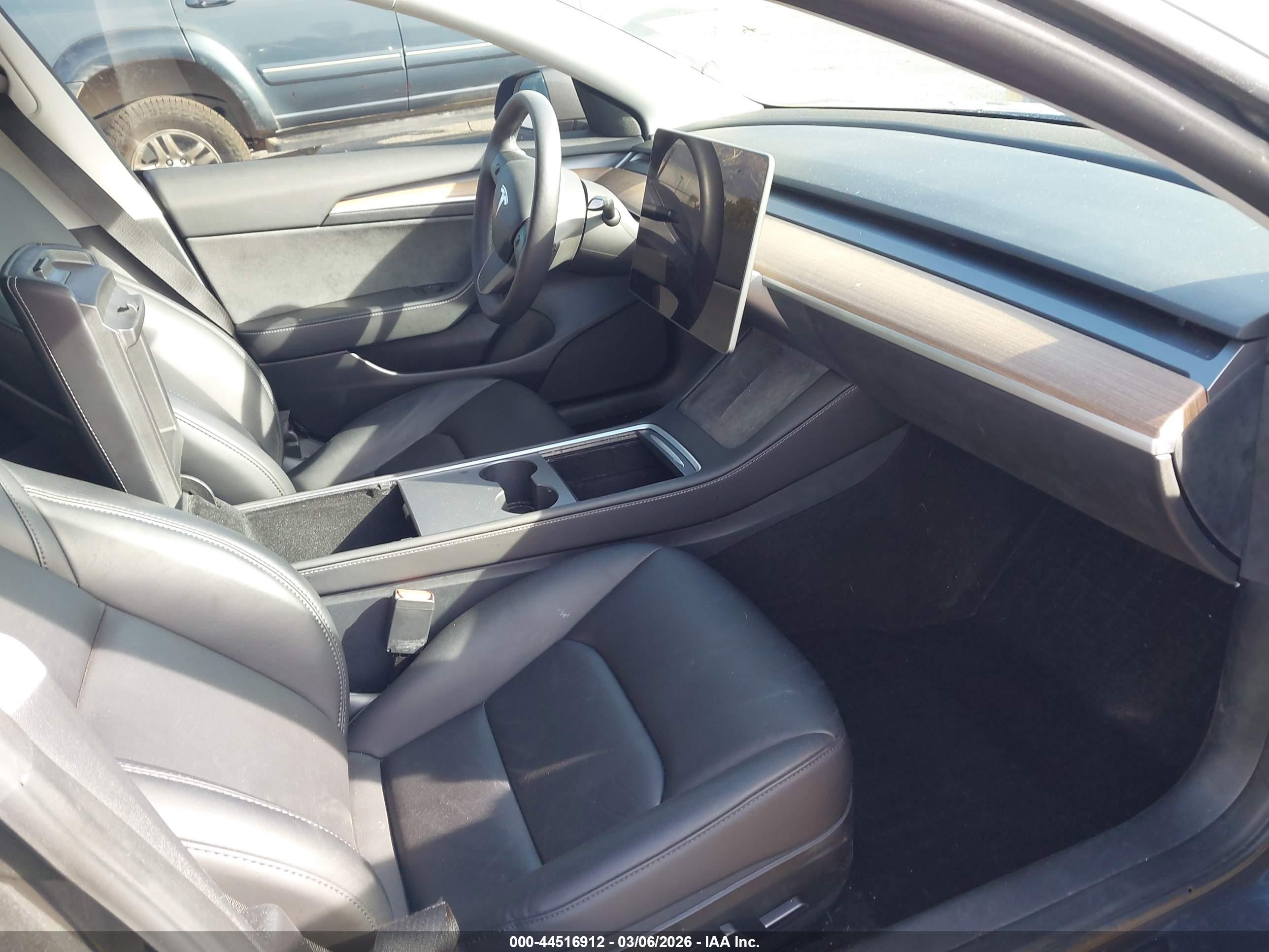 TESLA MODEL image 5
