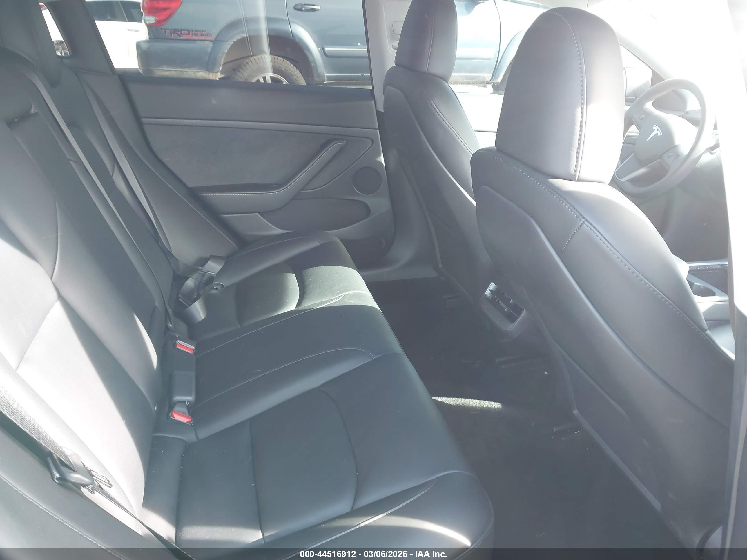 TESLA MODEL image 8
