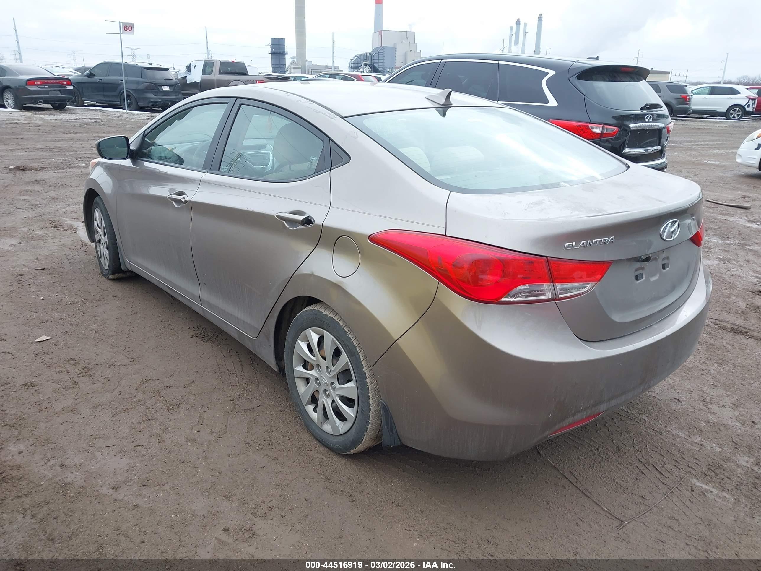 HYUNDAI ELANTRA image 3