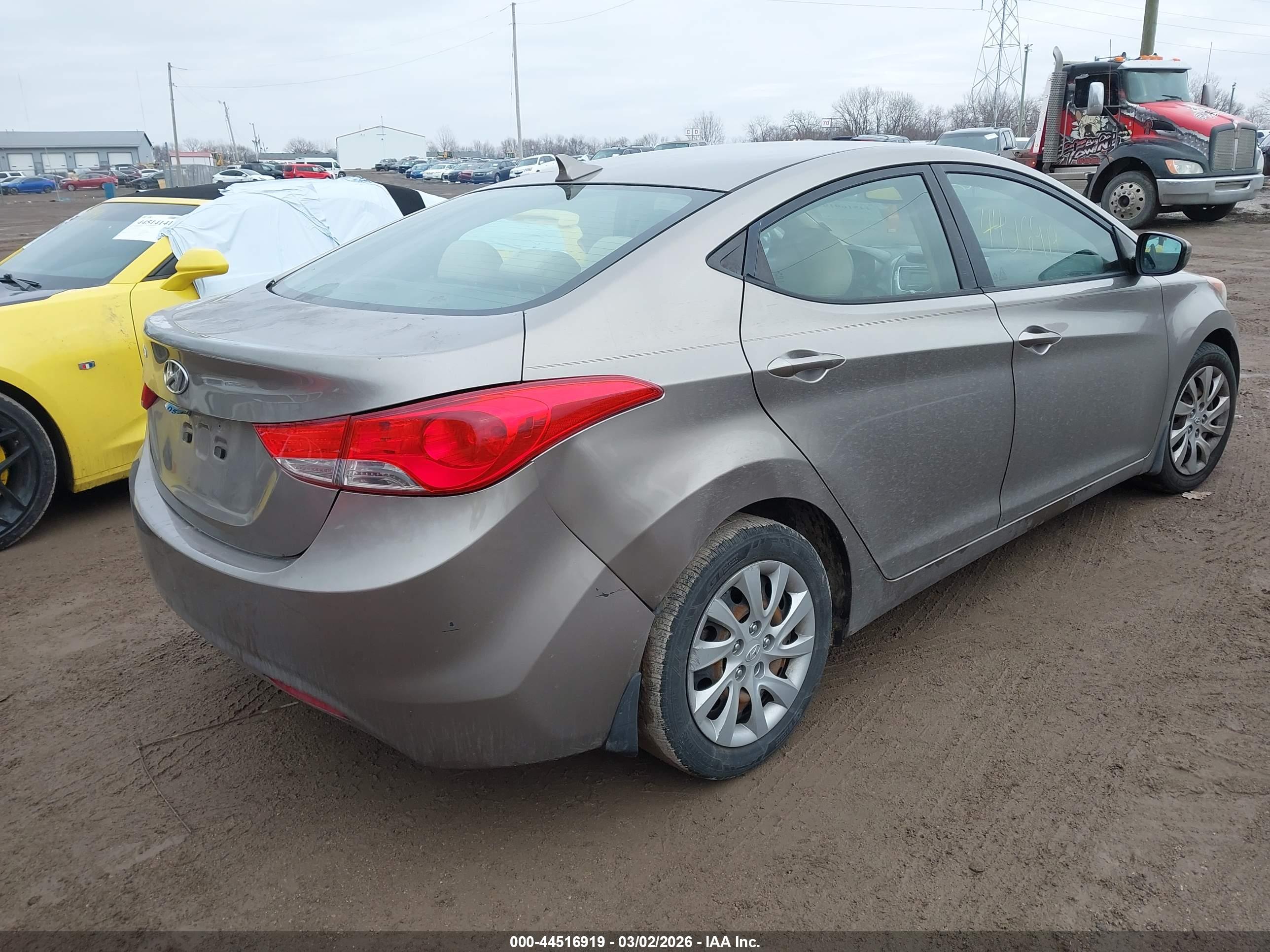 HYUNDAI ELANTRA image 6