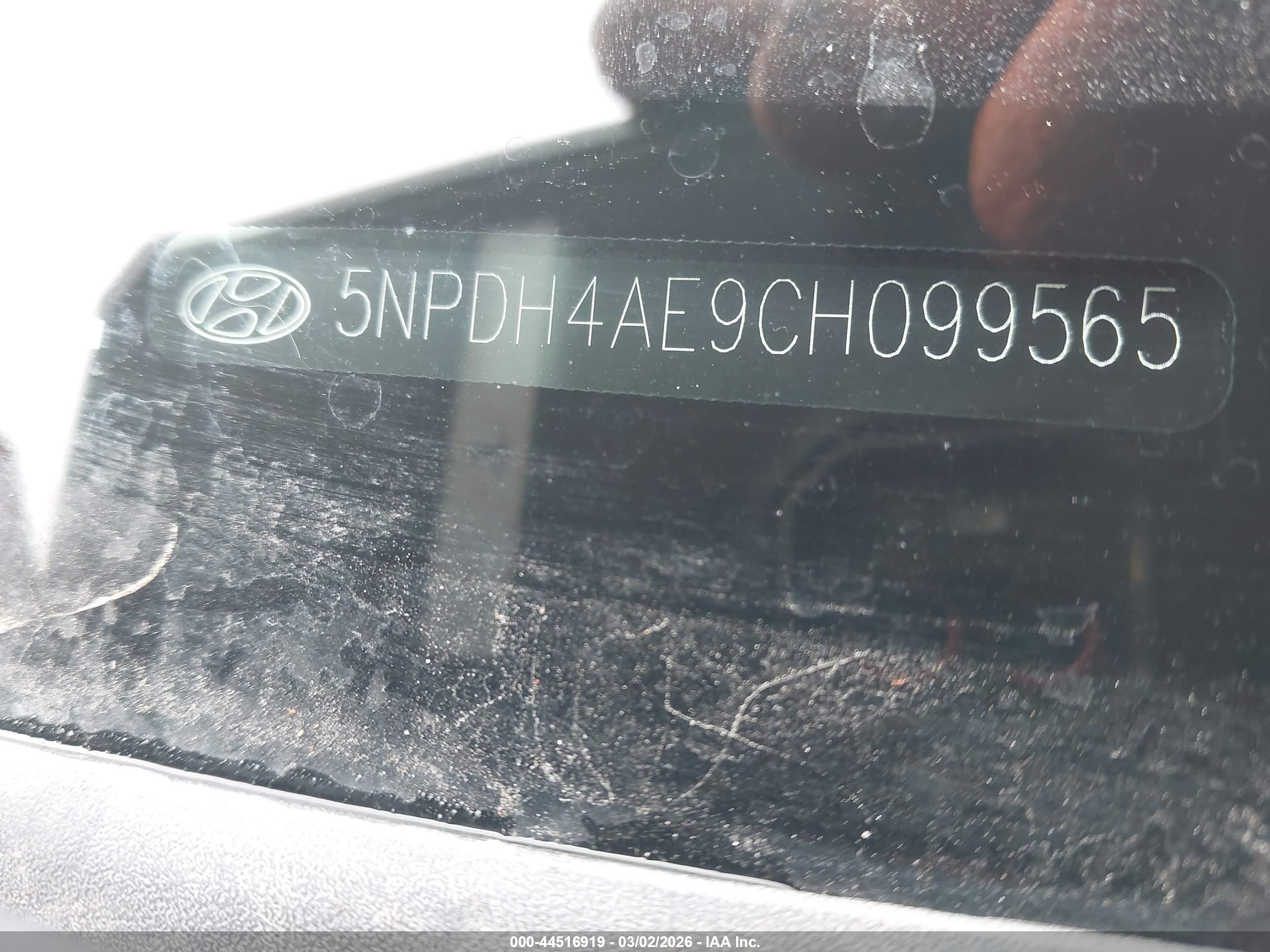 HYUNDAI ELANTRA image 9