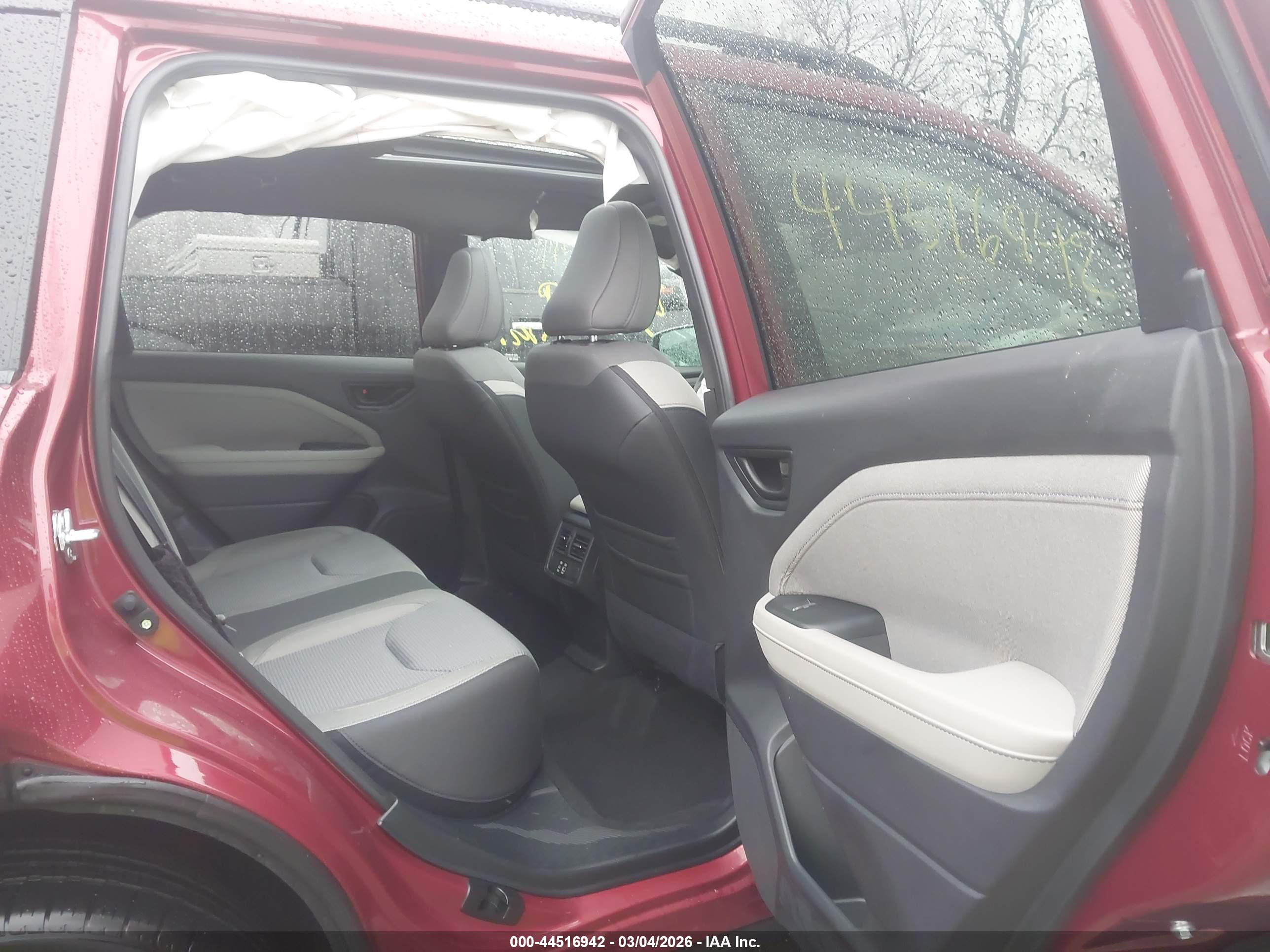 SUBARU FORESTER image 8