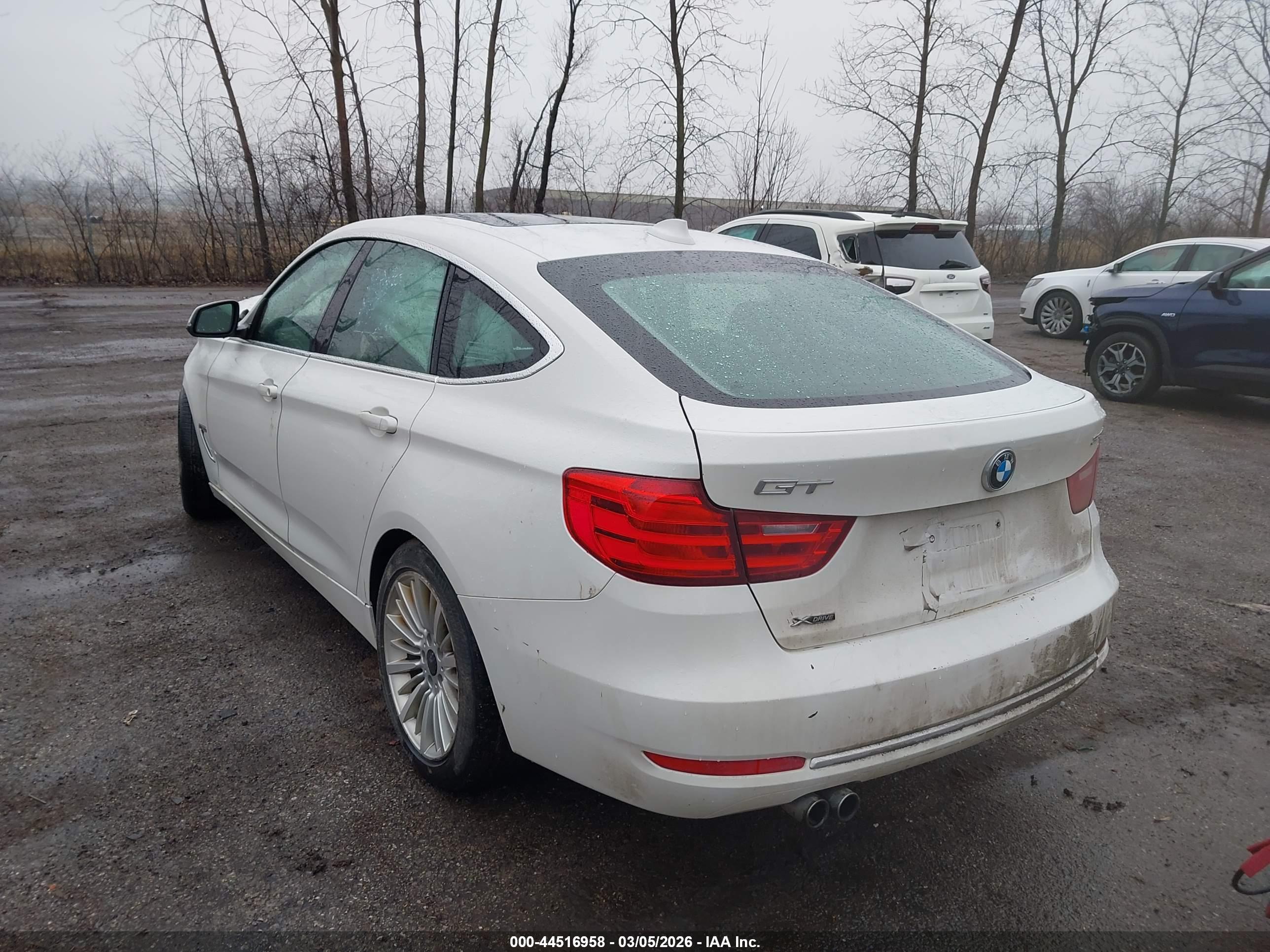 BMW 328I image 3