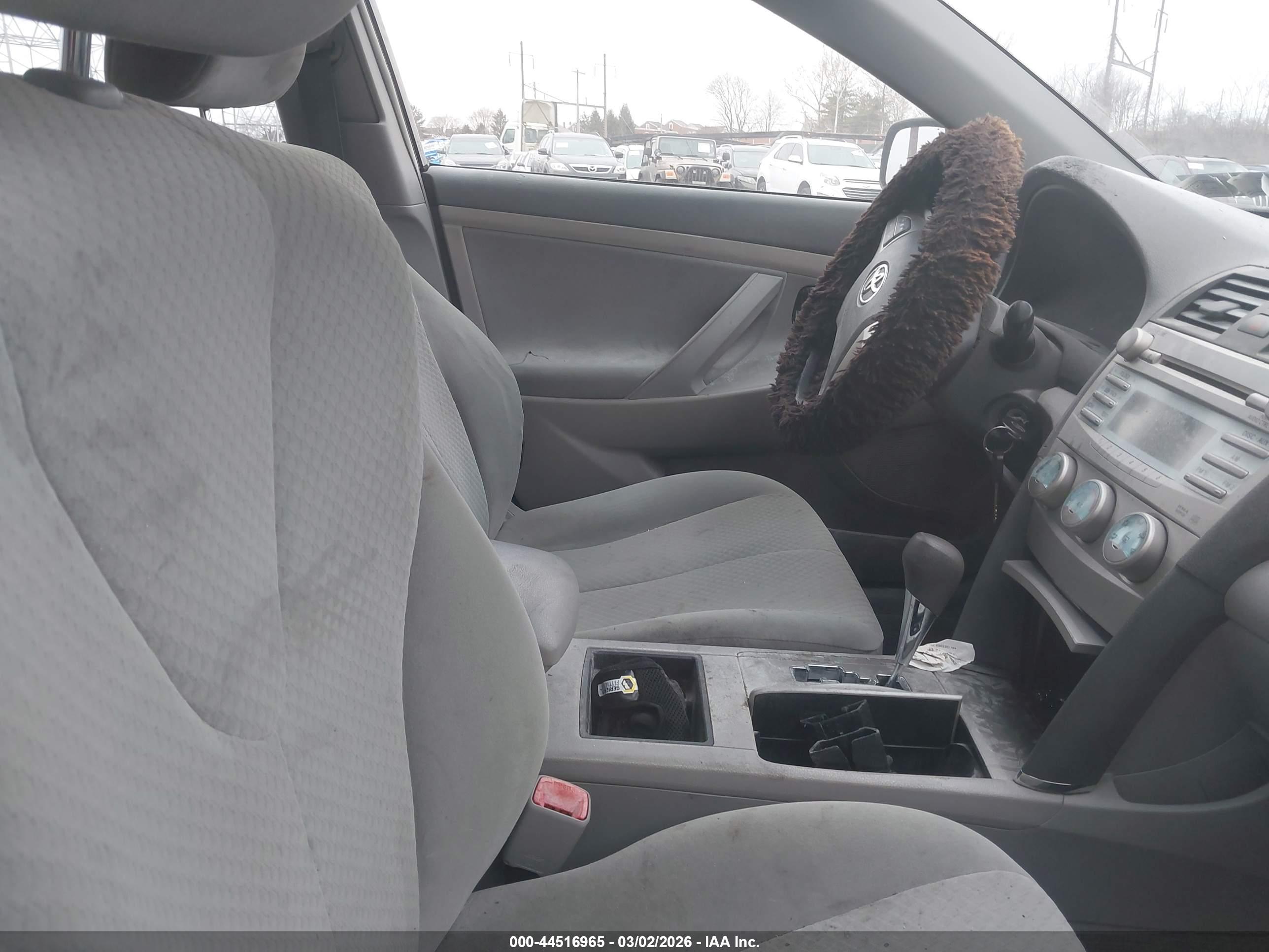 TOYOTA CAMRY image 5