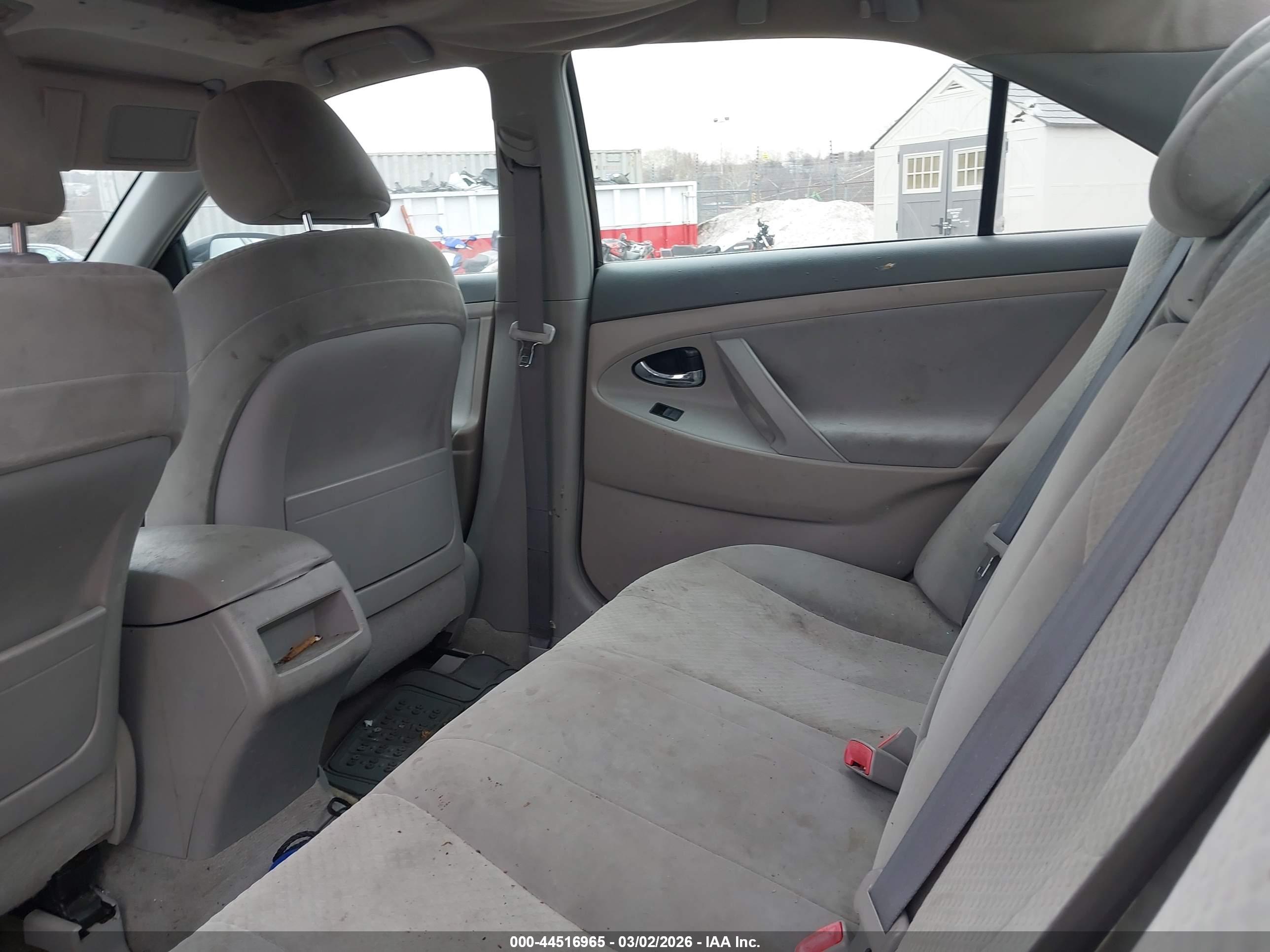 TOYOTA CAMRY image 8