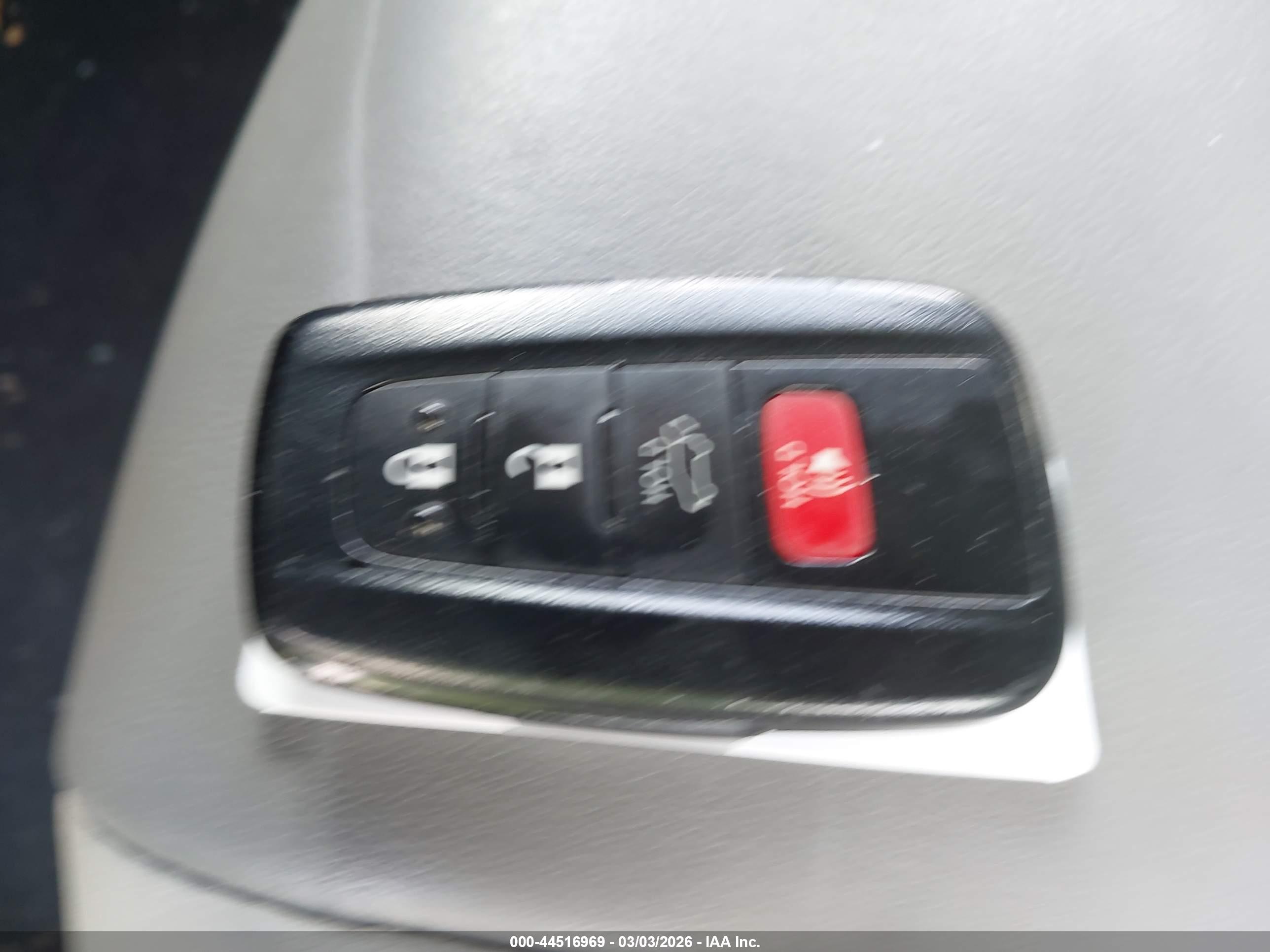 TOYOTA RAV4 image 11