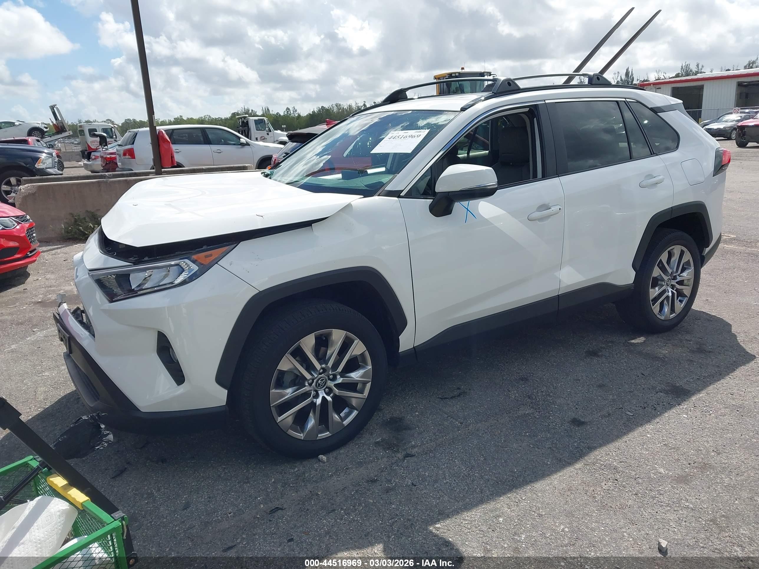 TOYOTA RAV4 image 2