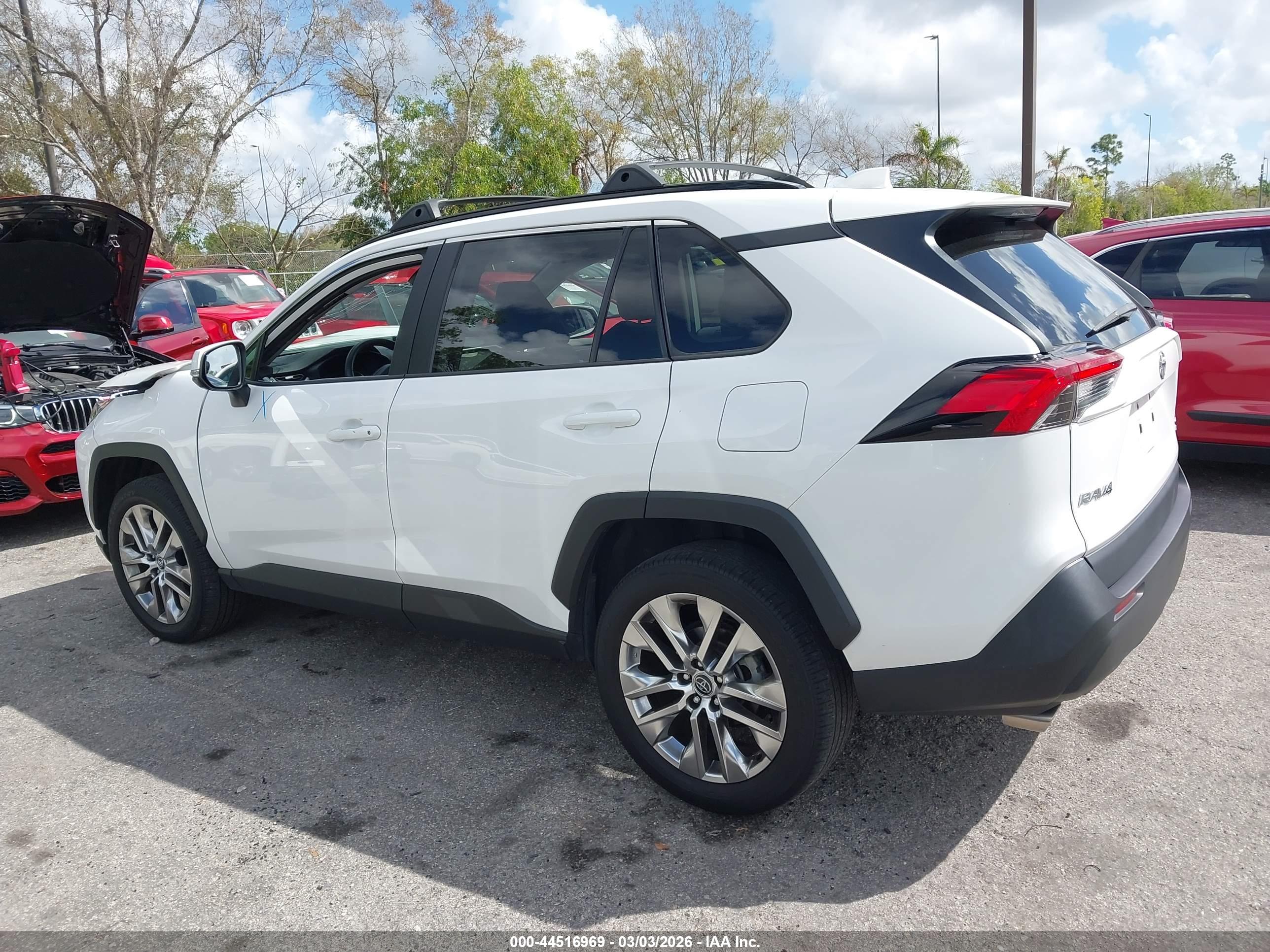 TOYOTA RAV4 image 3