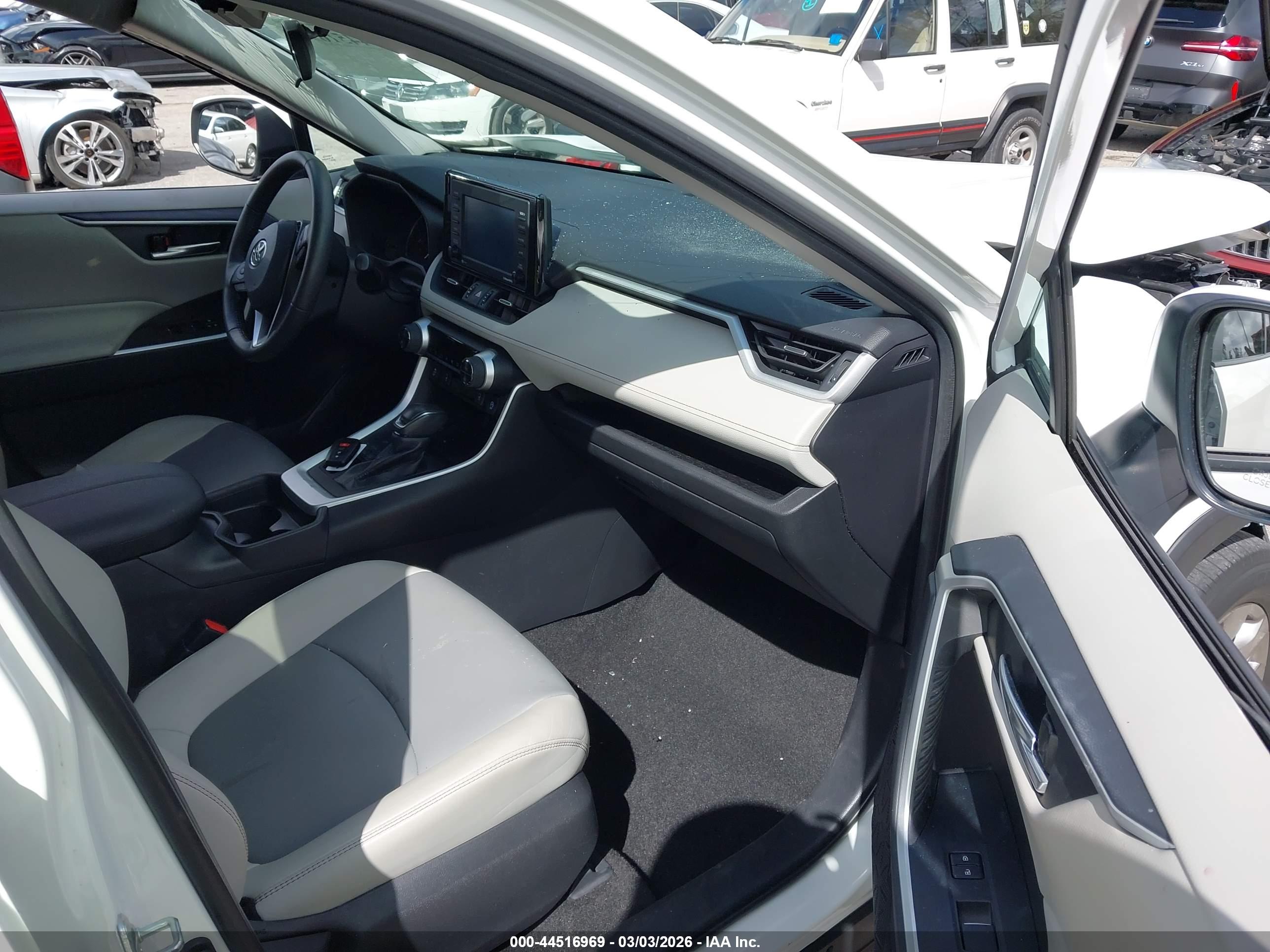 TOYOTA RAV4 image 5