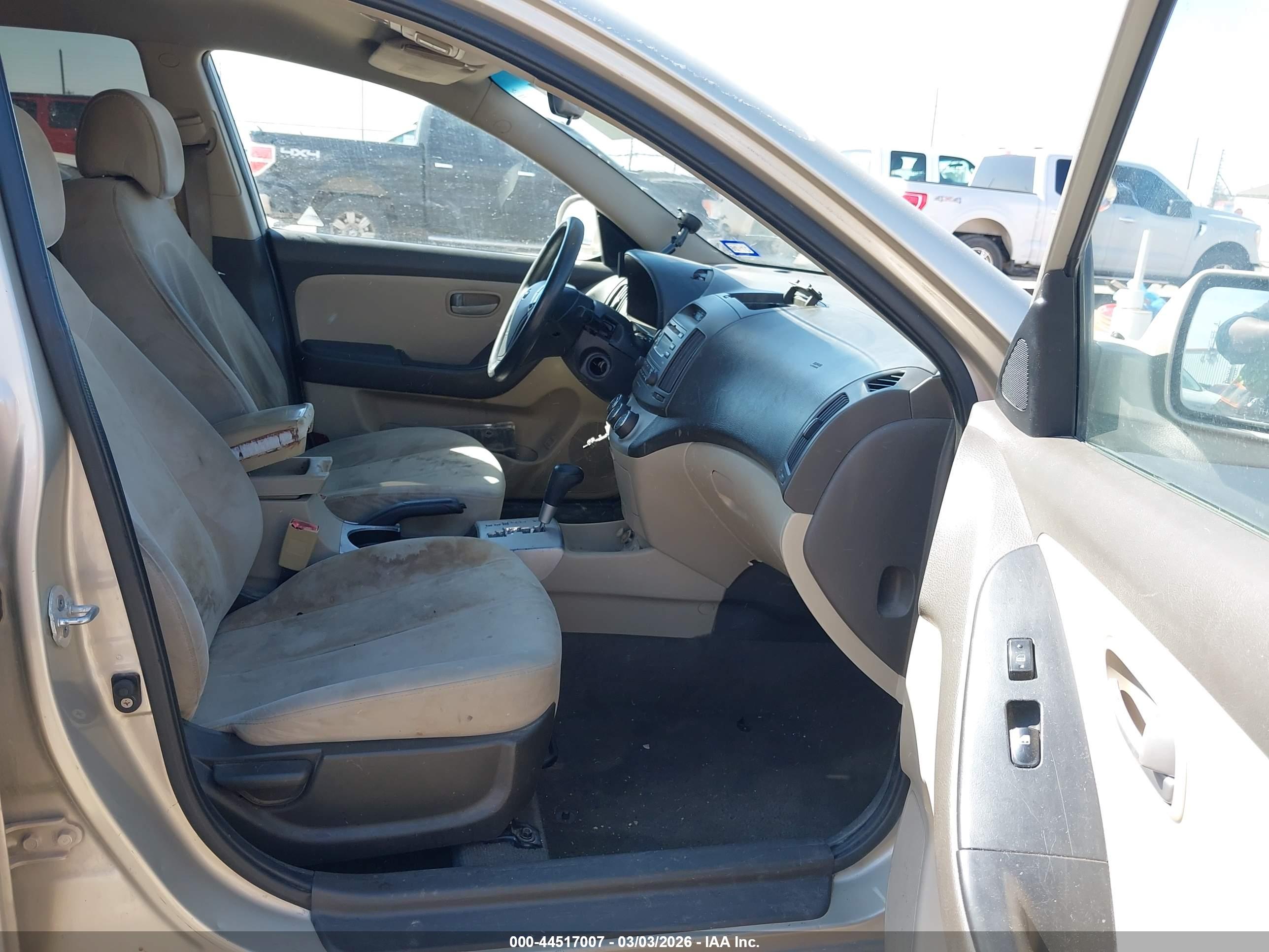 HYUNDAI ELANTRA image 5