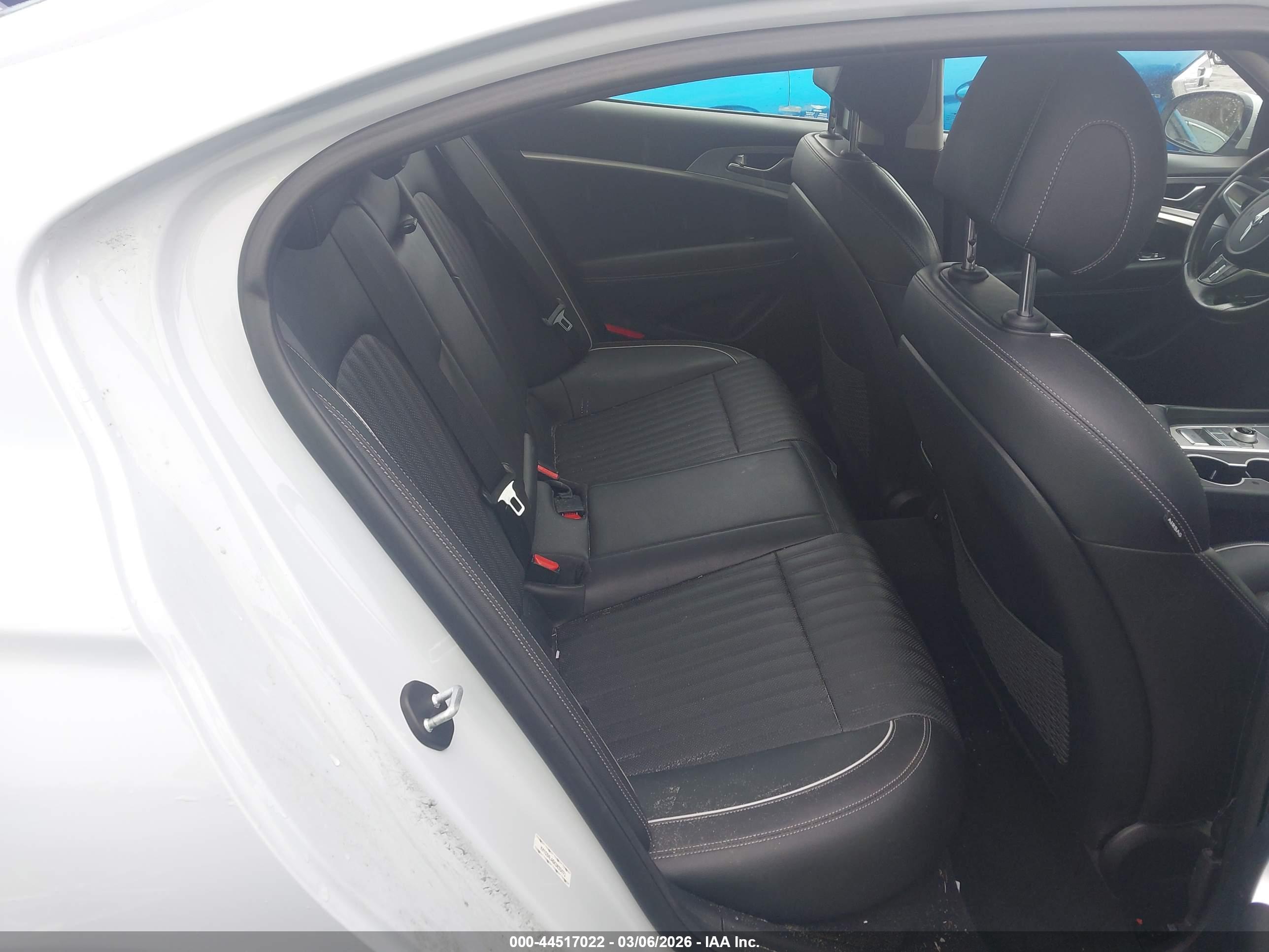 GENESIS G70 image 8