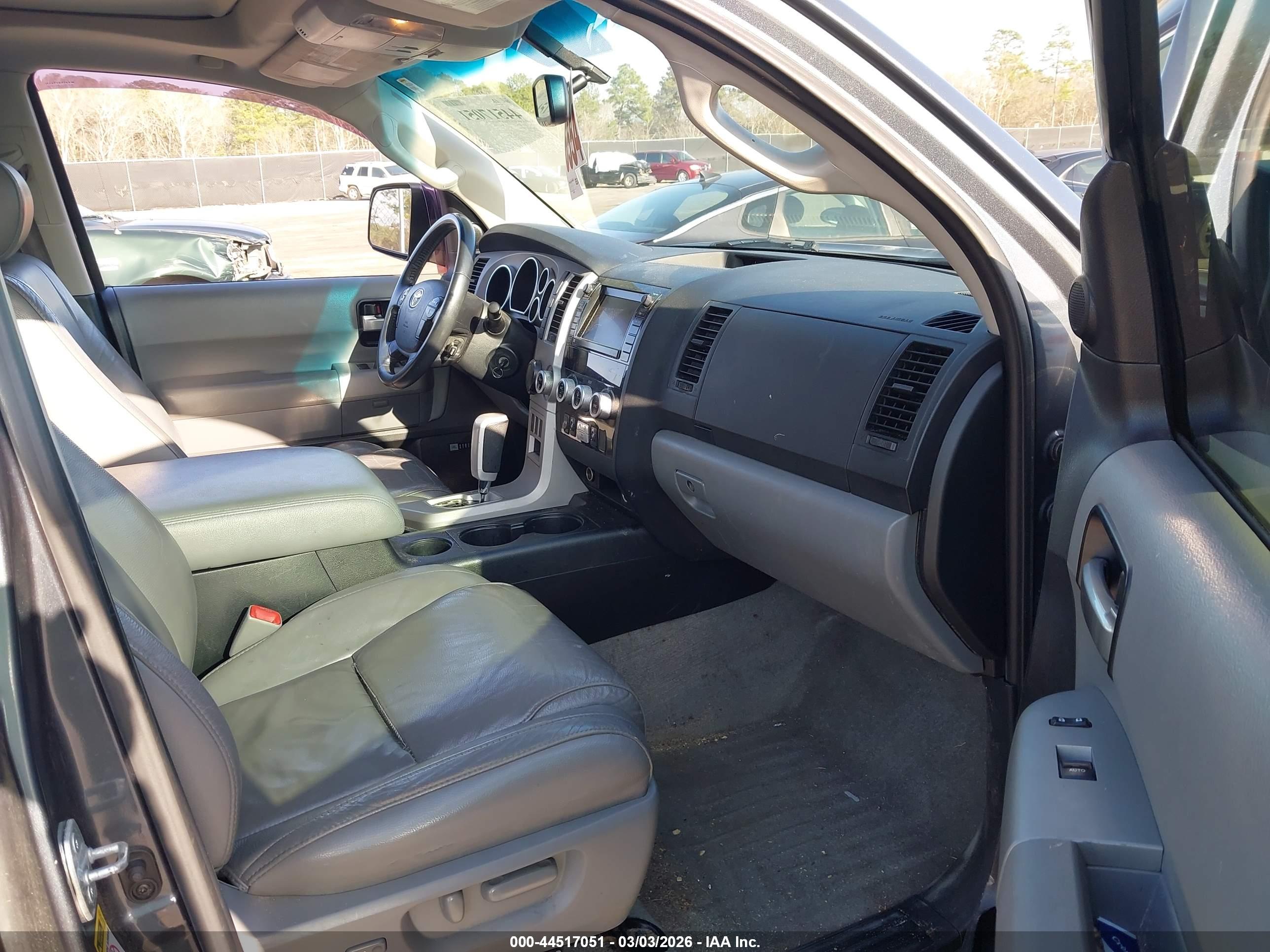 TOYOTA SEQUOIA image 5