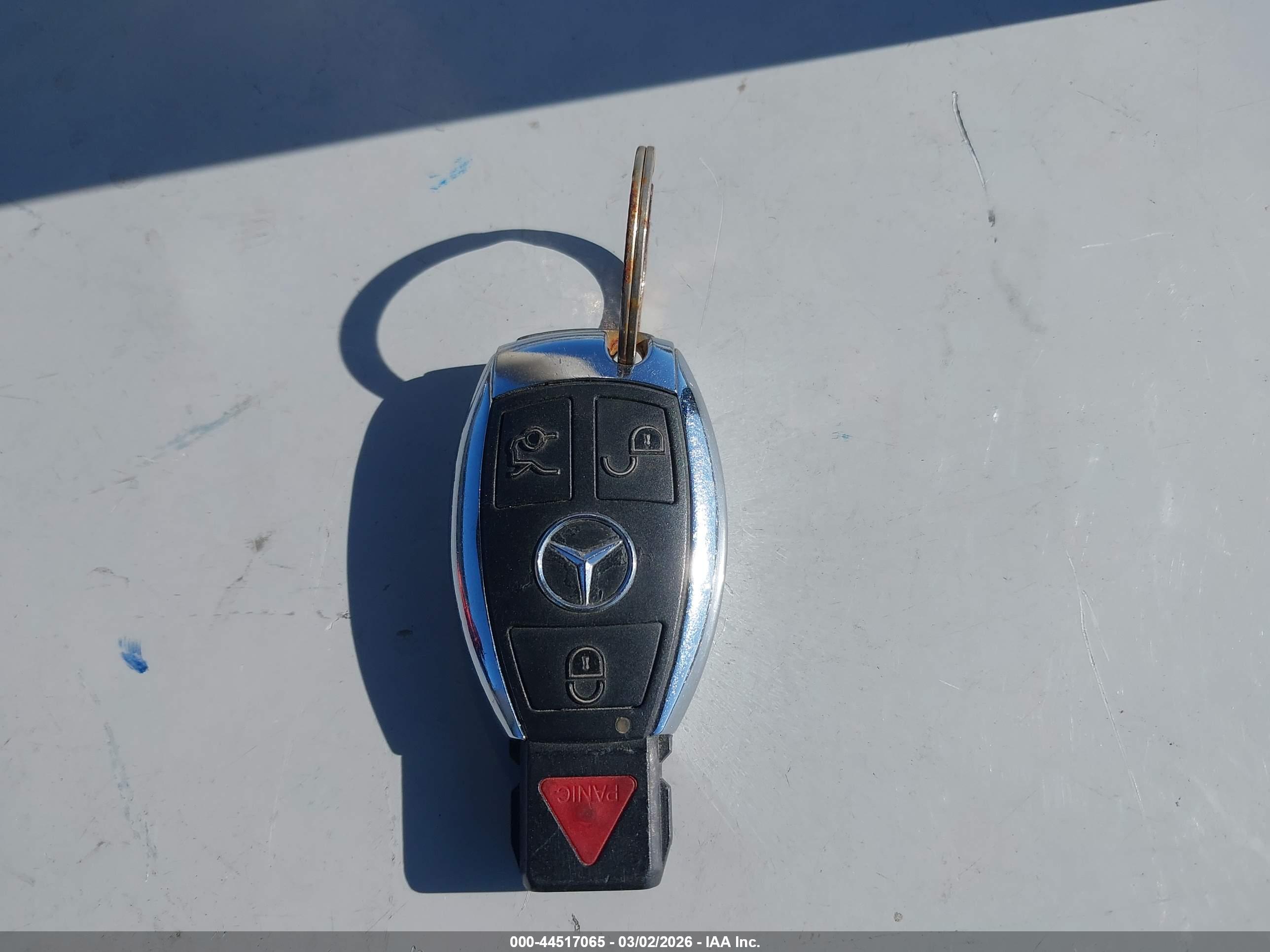 MERCEDES-BENZ E image 11