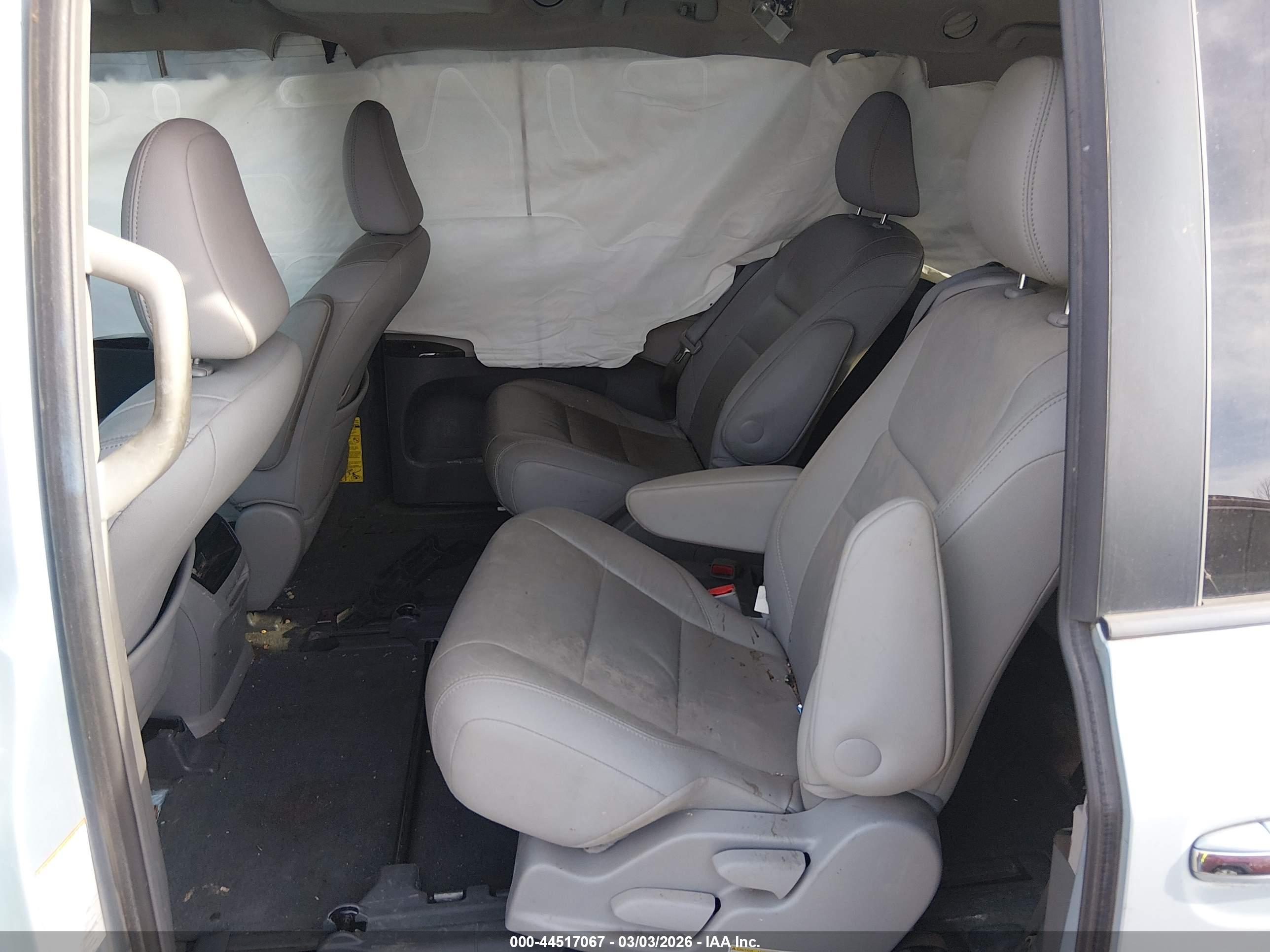 TOYOTA SIENNA image 8