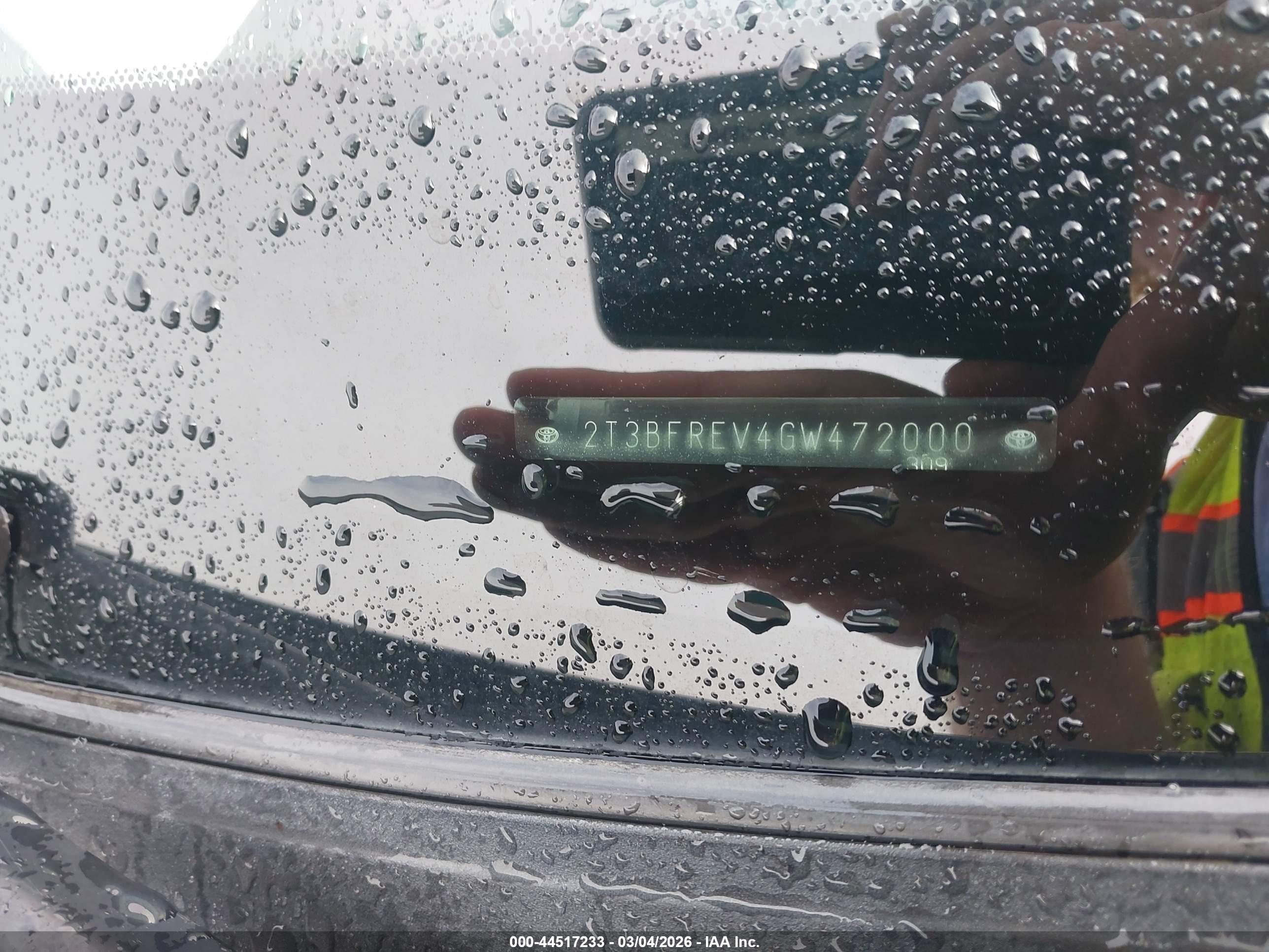 TOYOTA RAV4 image 9
