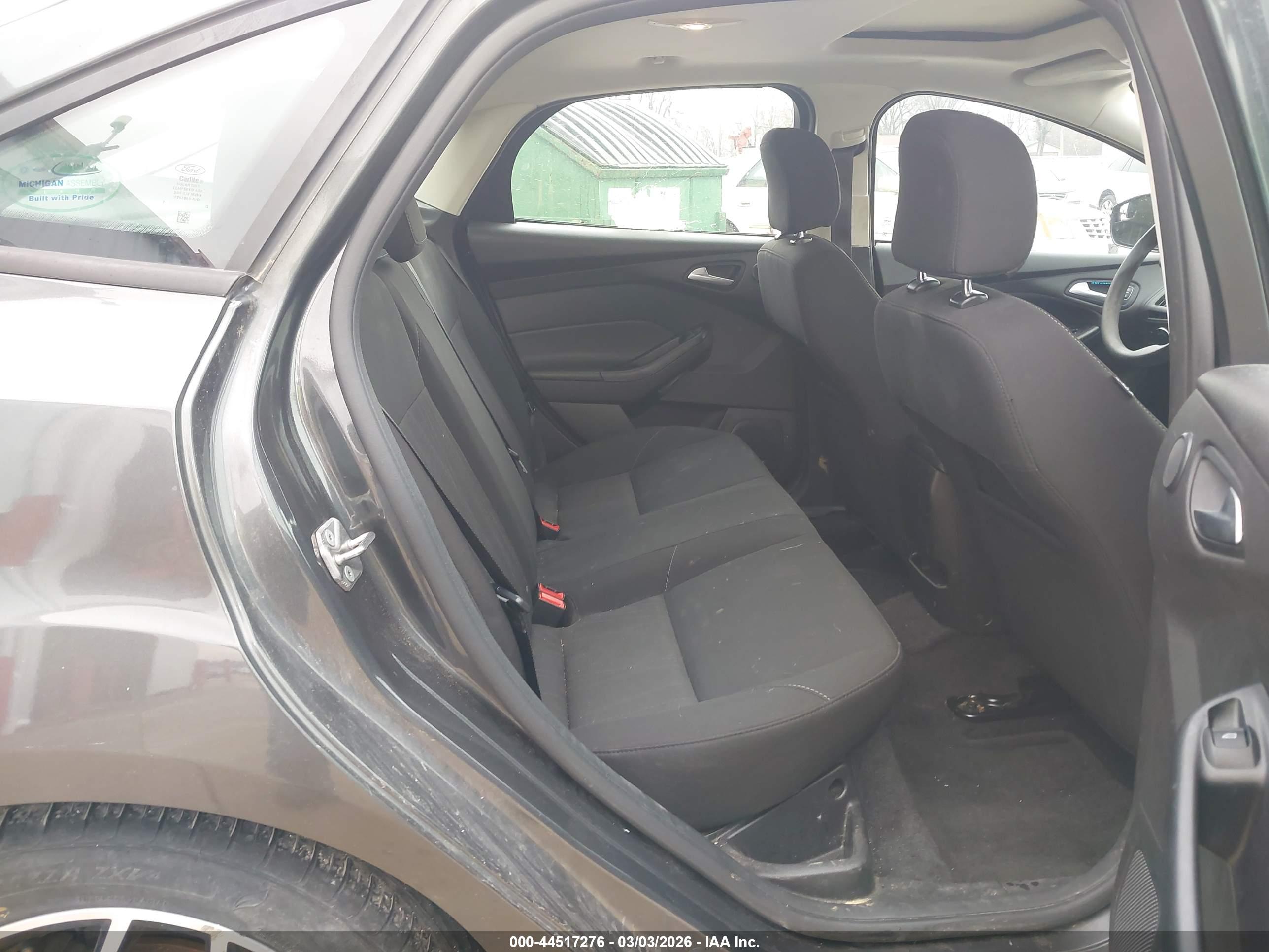 FORD FOCUS image 8