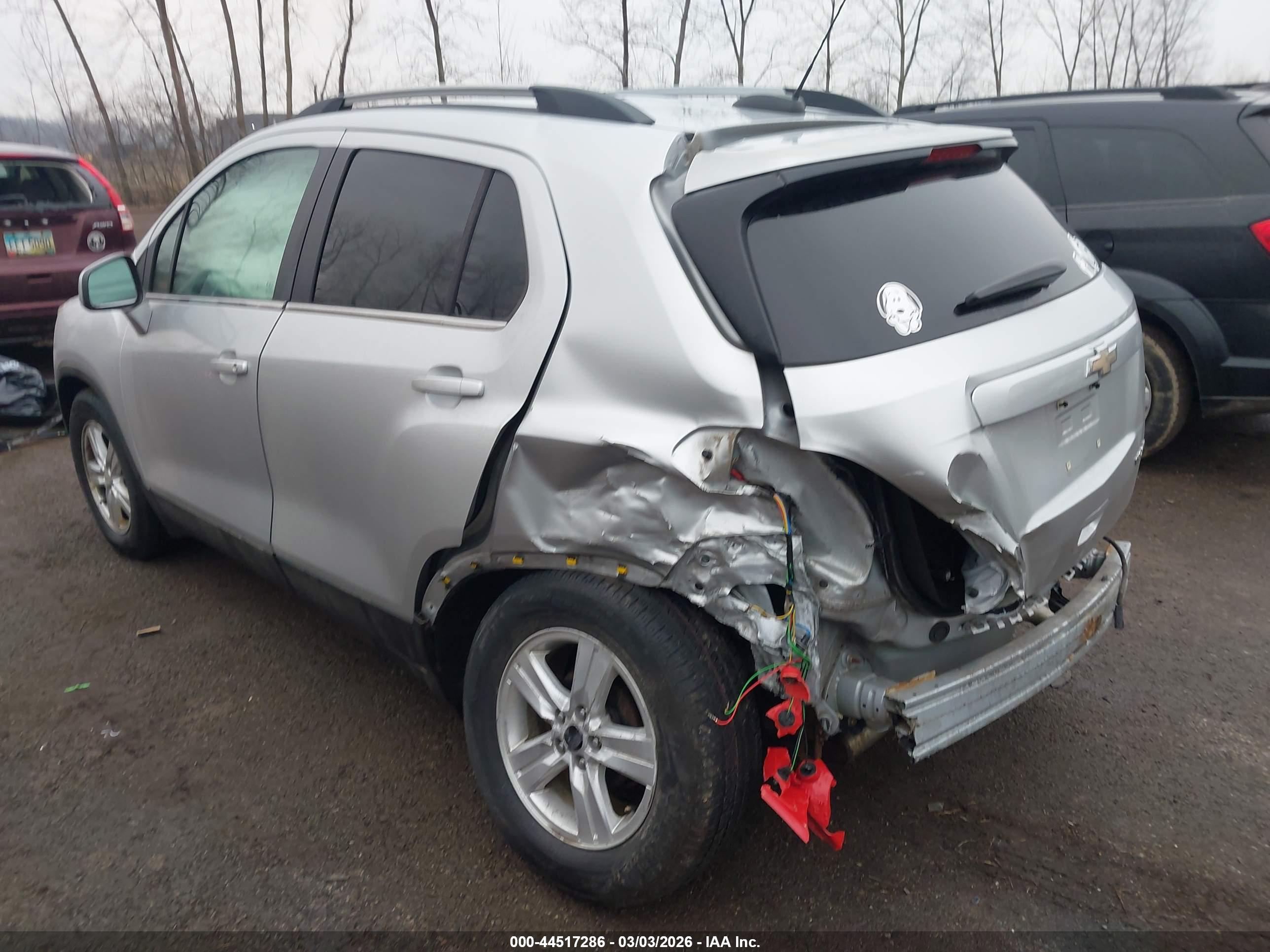 CHEVROLET TRAX image 3
