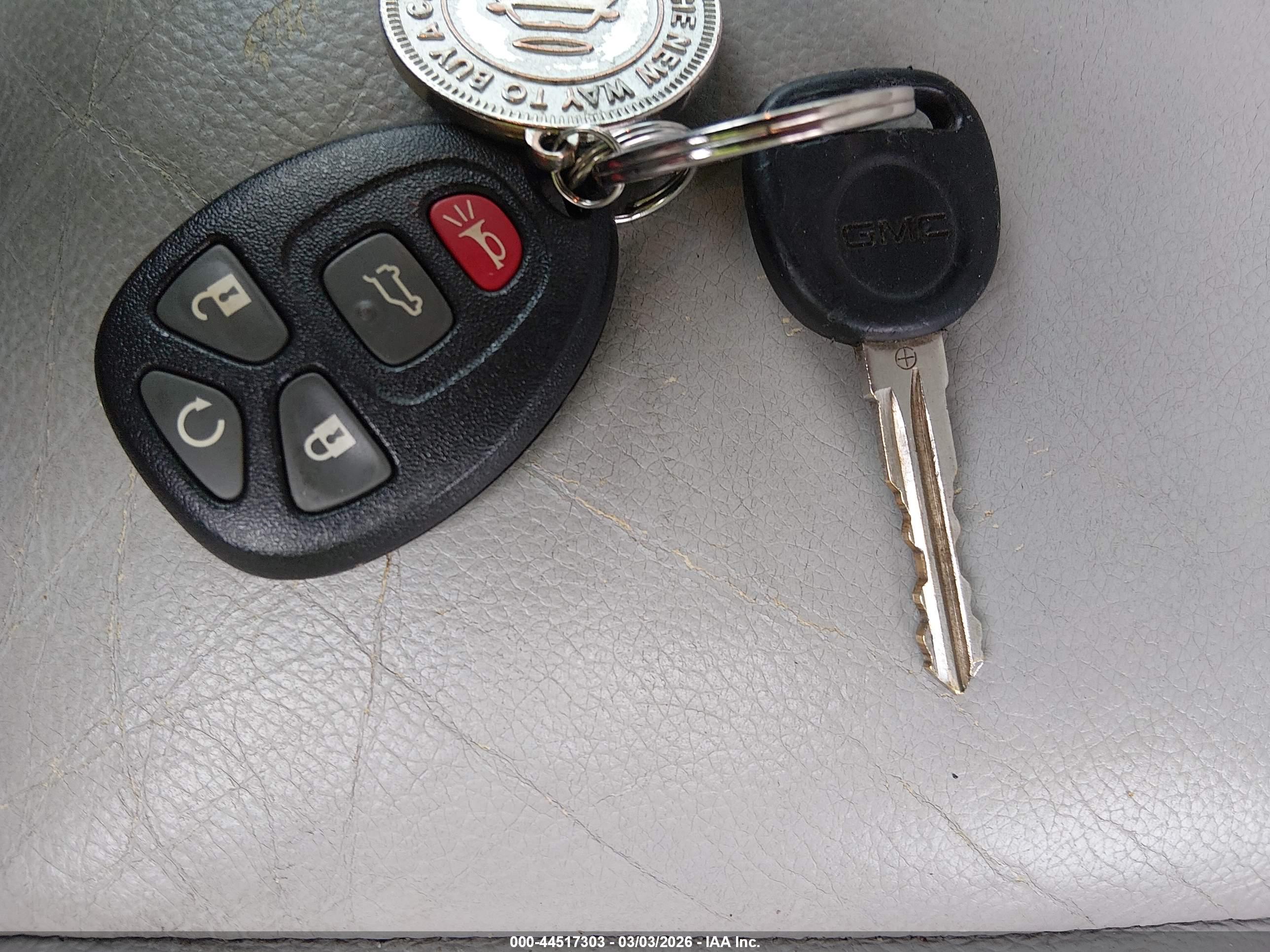 GMC YUKON image 11
